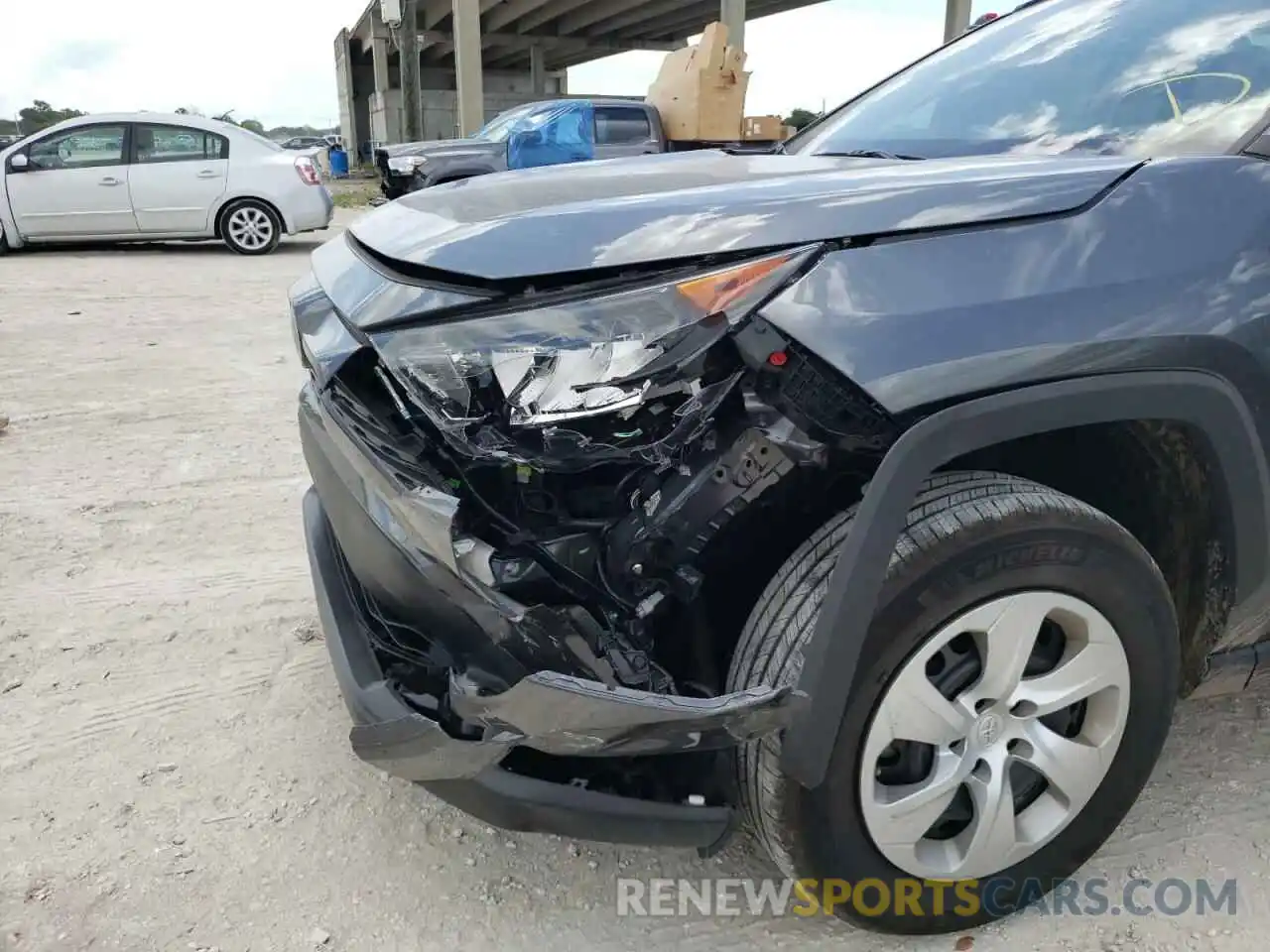 9 Photograph of a damaged car 2T3H1RFV1MC103969 TOYOTA RAV4 2021