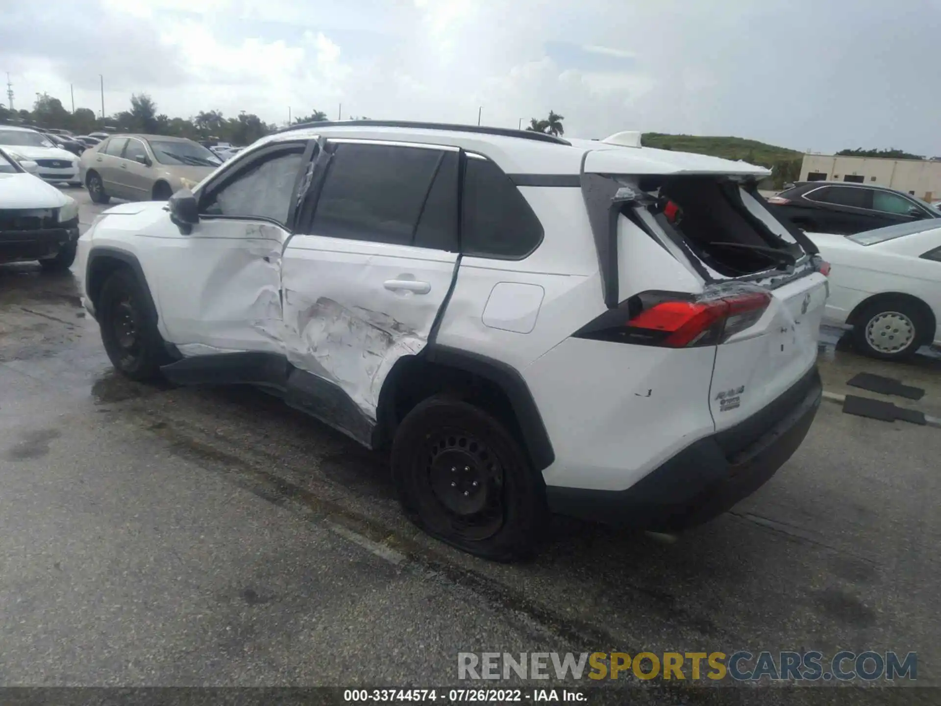 3 Photograph of a damaged car 2T3H1RFV1MC143632 TOYOTA RAV4 2021