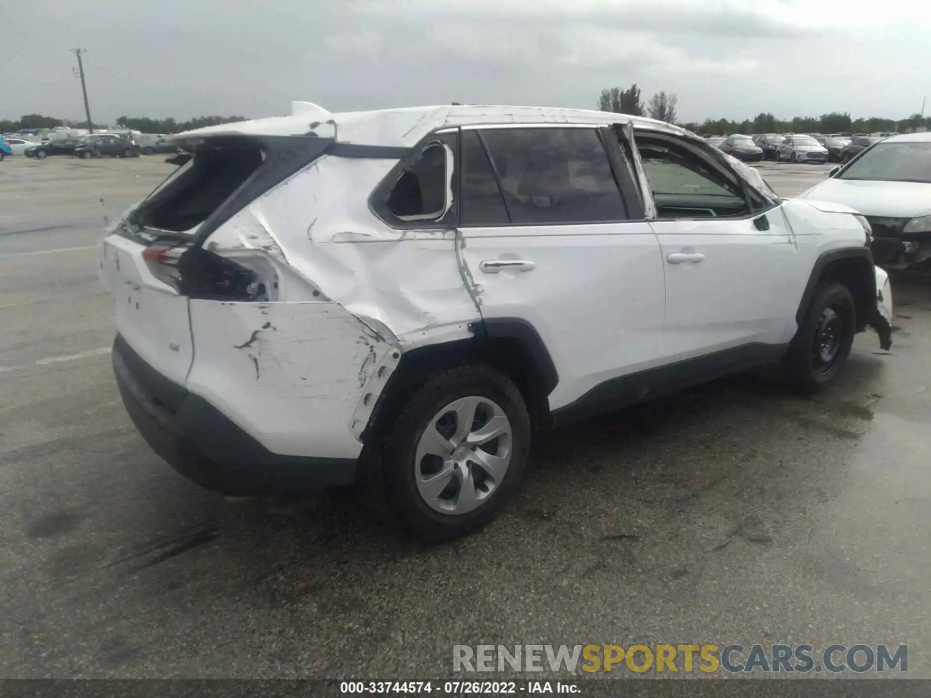 4 Photograph of a damaged car 2T3H1RFV1MC143632 TOYOTA RAV4 2021