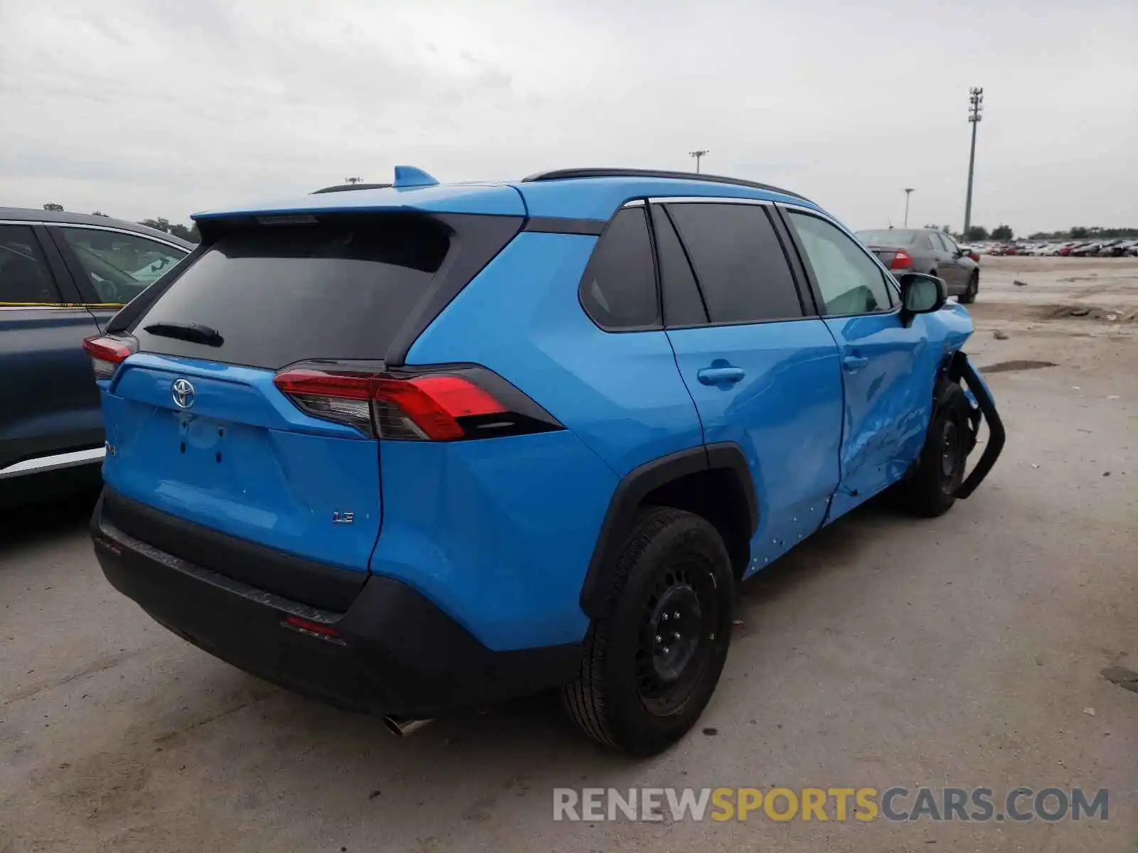 4 Photograph of a damaged car 2T3H1RFV1MW110614 TOYOTA RAV4 2021