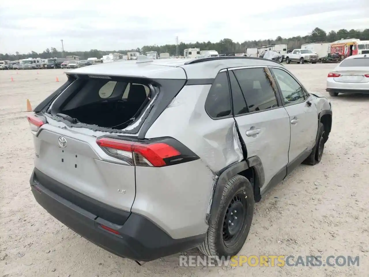 4 Photograph of a damaged car 2T3H1RFV1MW134394 TOYOTA RAV4 2021