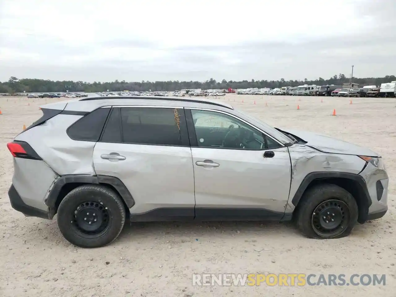 9 Photograph of a damaged car 2T3H1RFV1MW134394 TOYOTA RAV4 2021