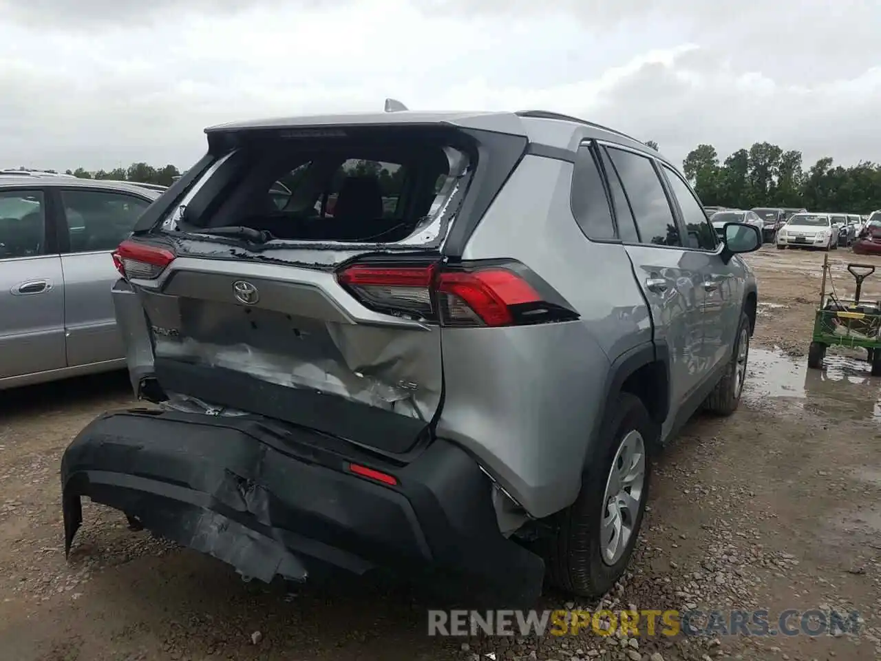 4 Photograph of a damaged car 2T3H1RFV1MW136226 TOYOTA RAV4 2021