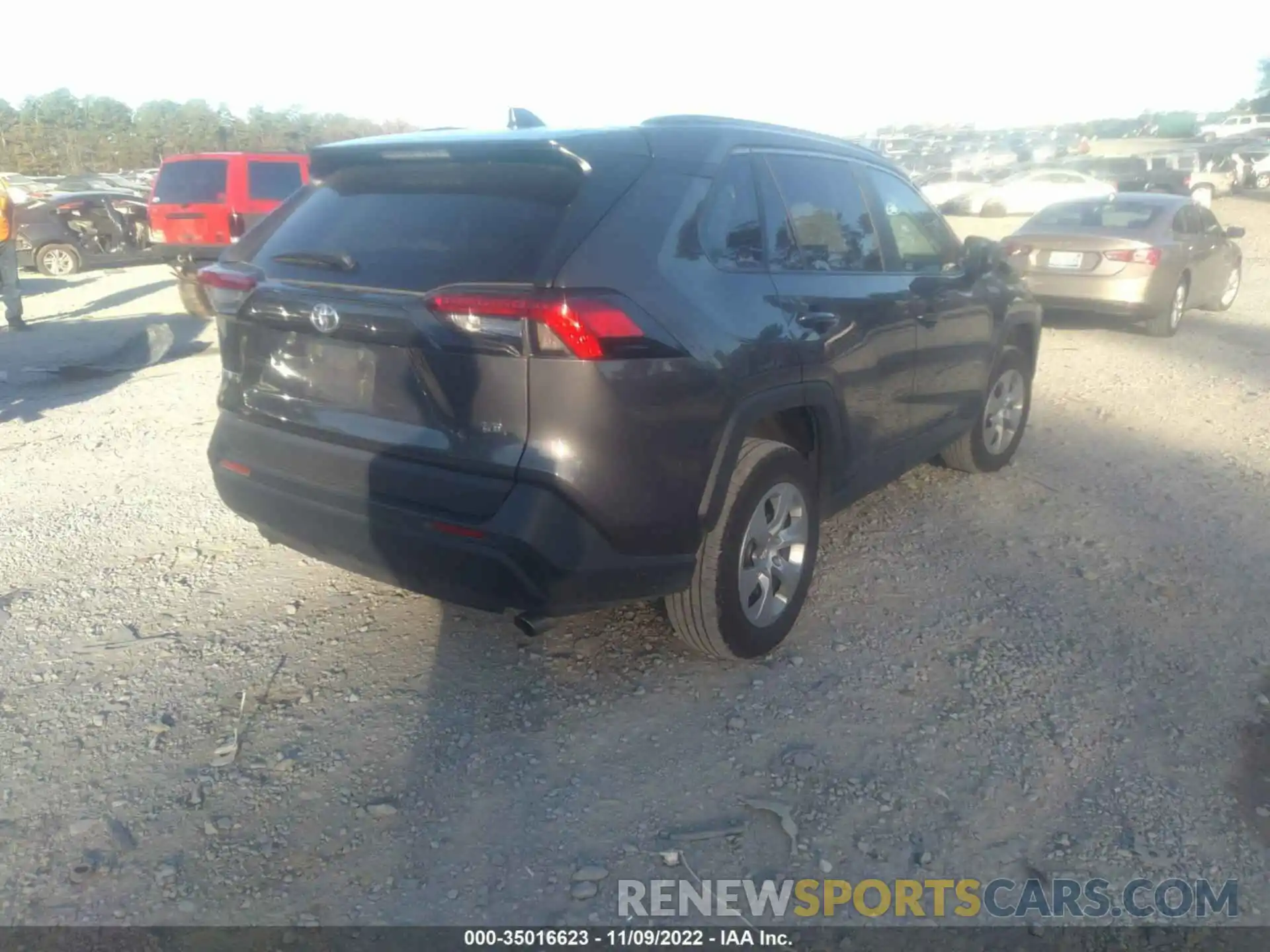 4 Photograph of a damaged car 2T3H1RFV1MW142463 TOYOTA RAV4 2021