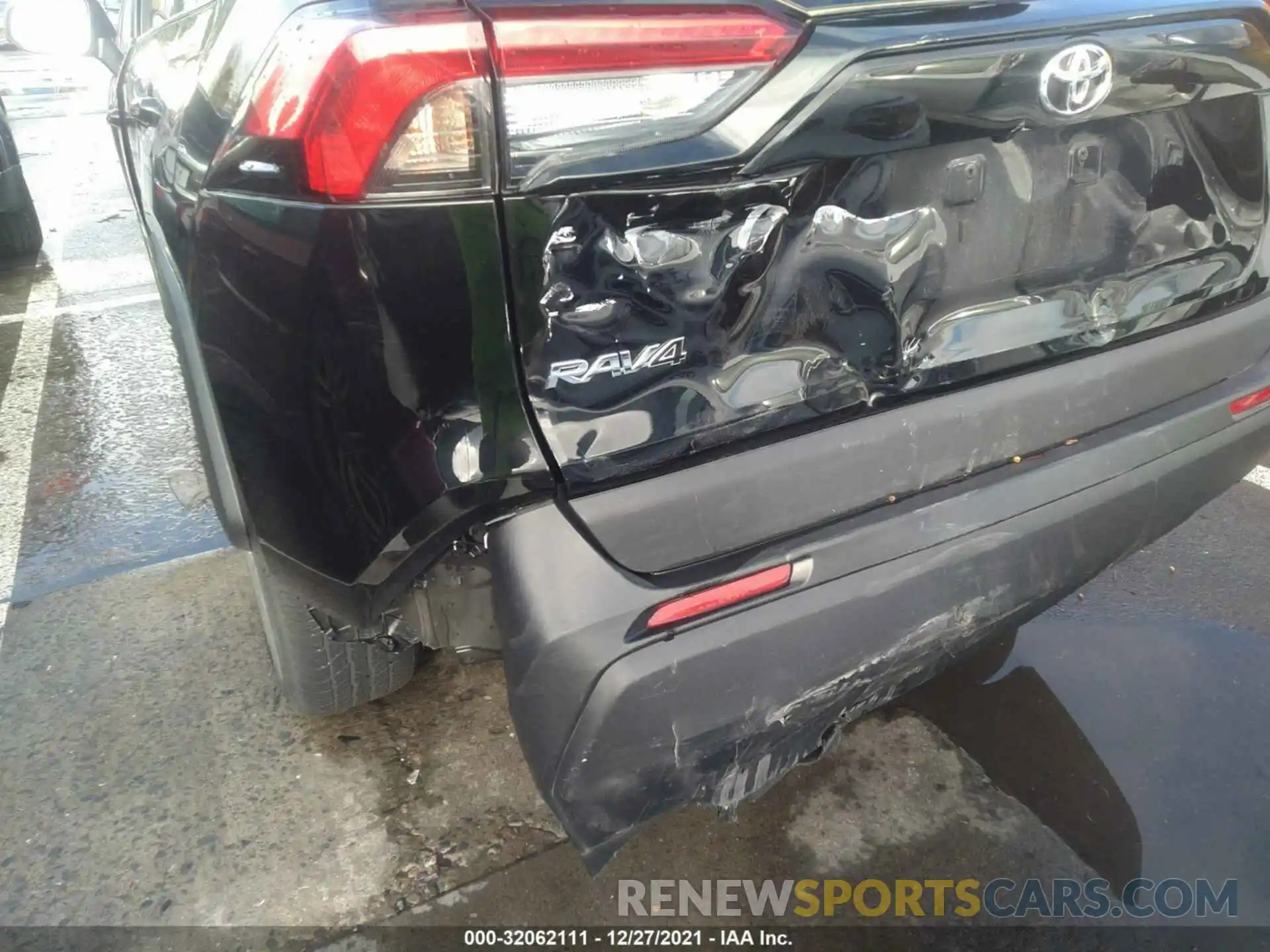 6 Photograph of a damaged car 2T3H1RFV1MW150062 TOYOTA RAV4 2021