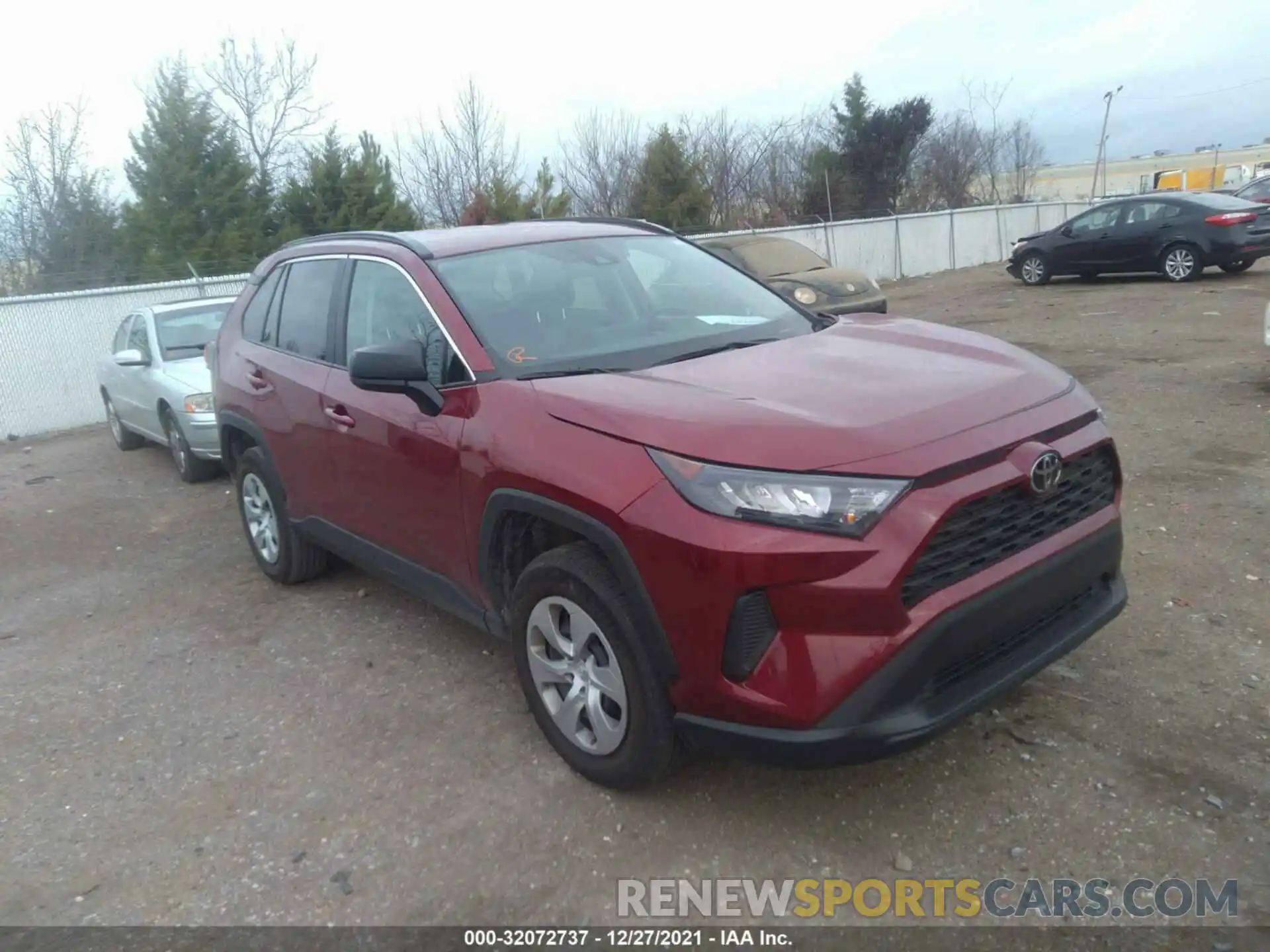 1 Photograph of a damaged car 2T3H1RFV1MW153009 TOYOTA RAV4 2021