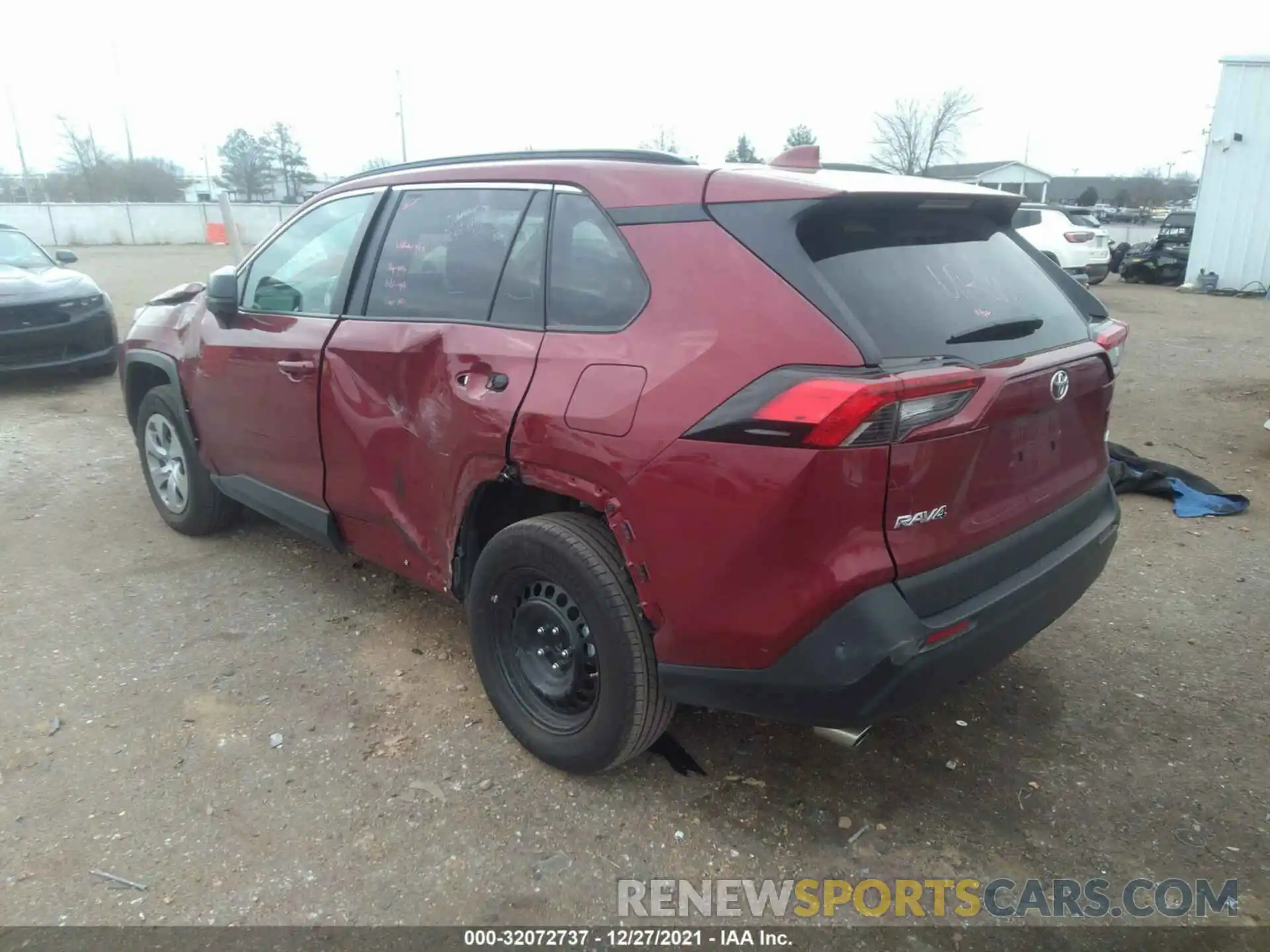 3 Photograph of a damaged car 2T3H1RFV1MW153009 TOYOTA RAV4 2021