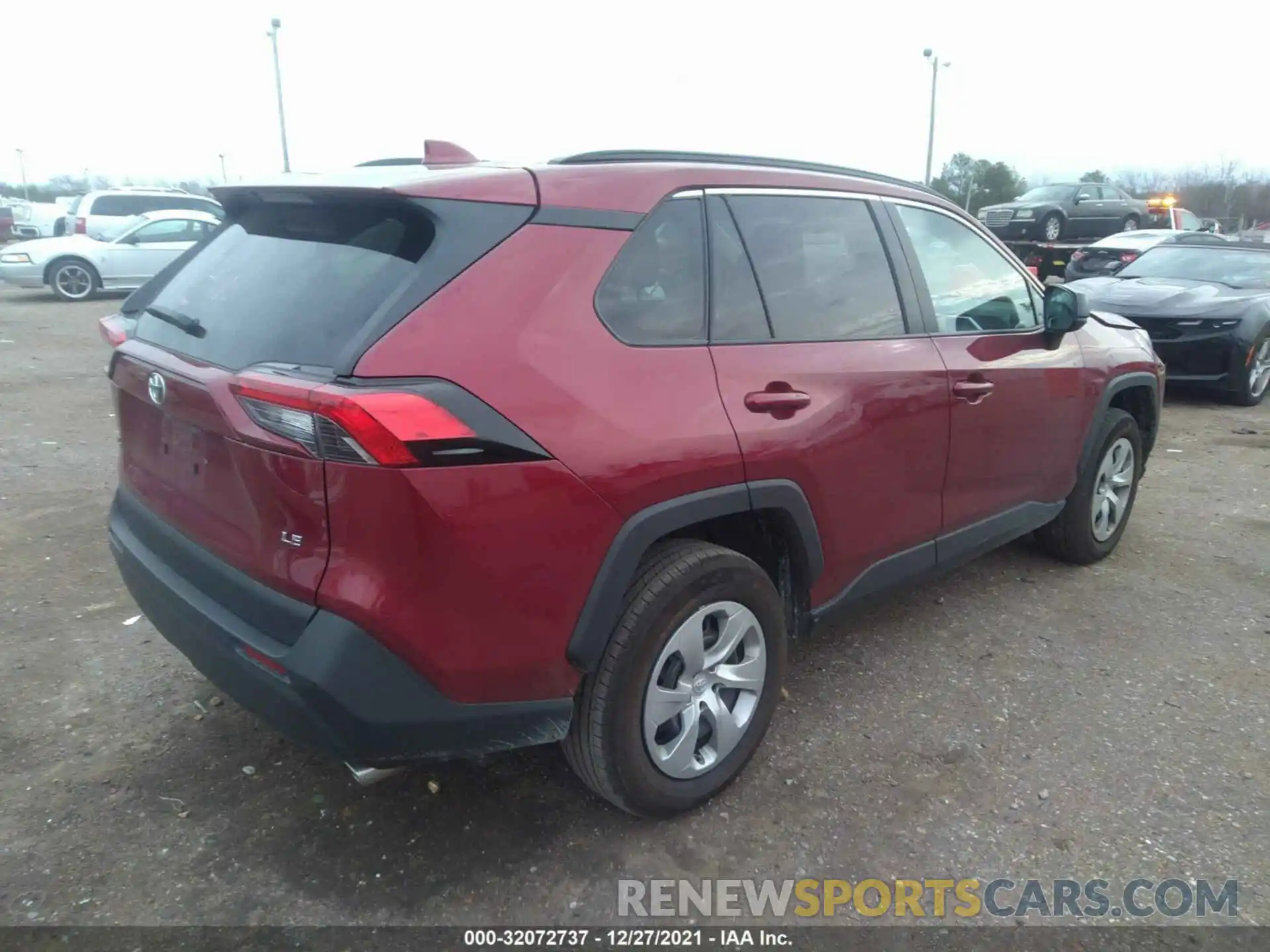 4 Photograph of a damaged car 2T3H1RFV1MW153009 TOYOTA RAV4 2021