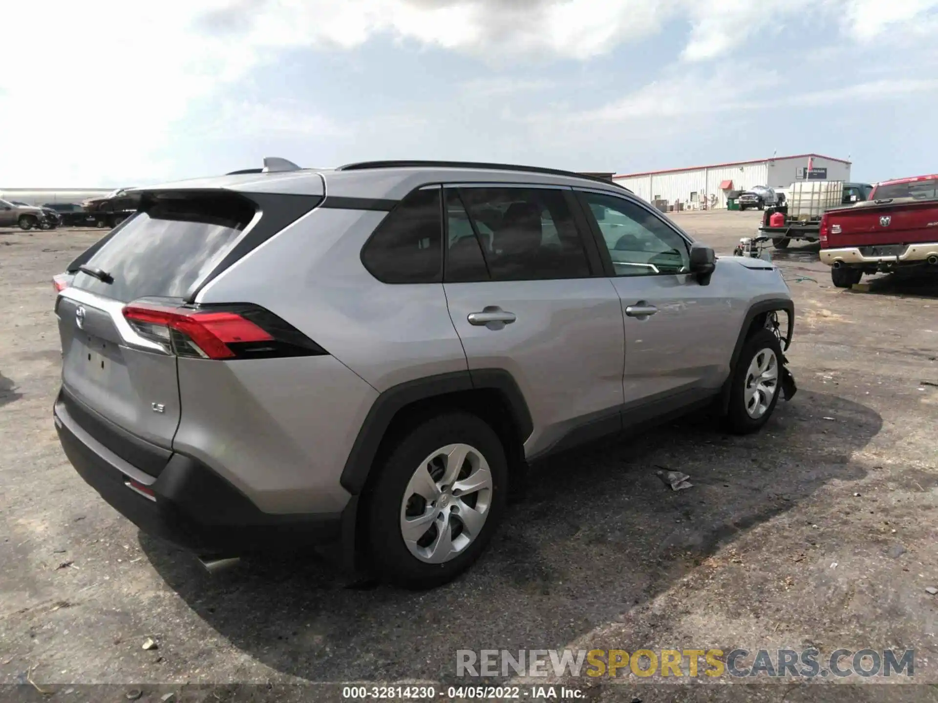 4 Photograph of a damaged car 2T3H1RFV2MC098975 TOYOTA RAV4 2021