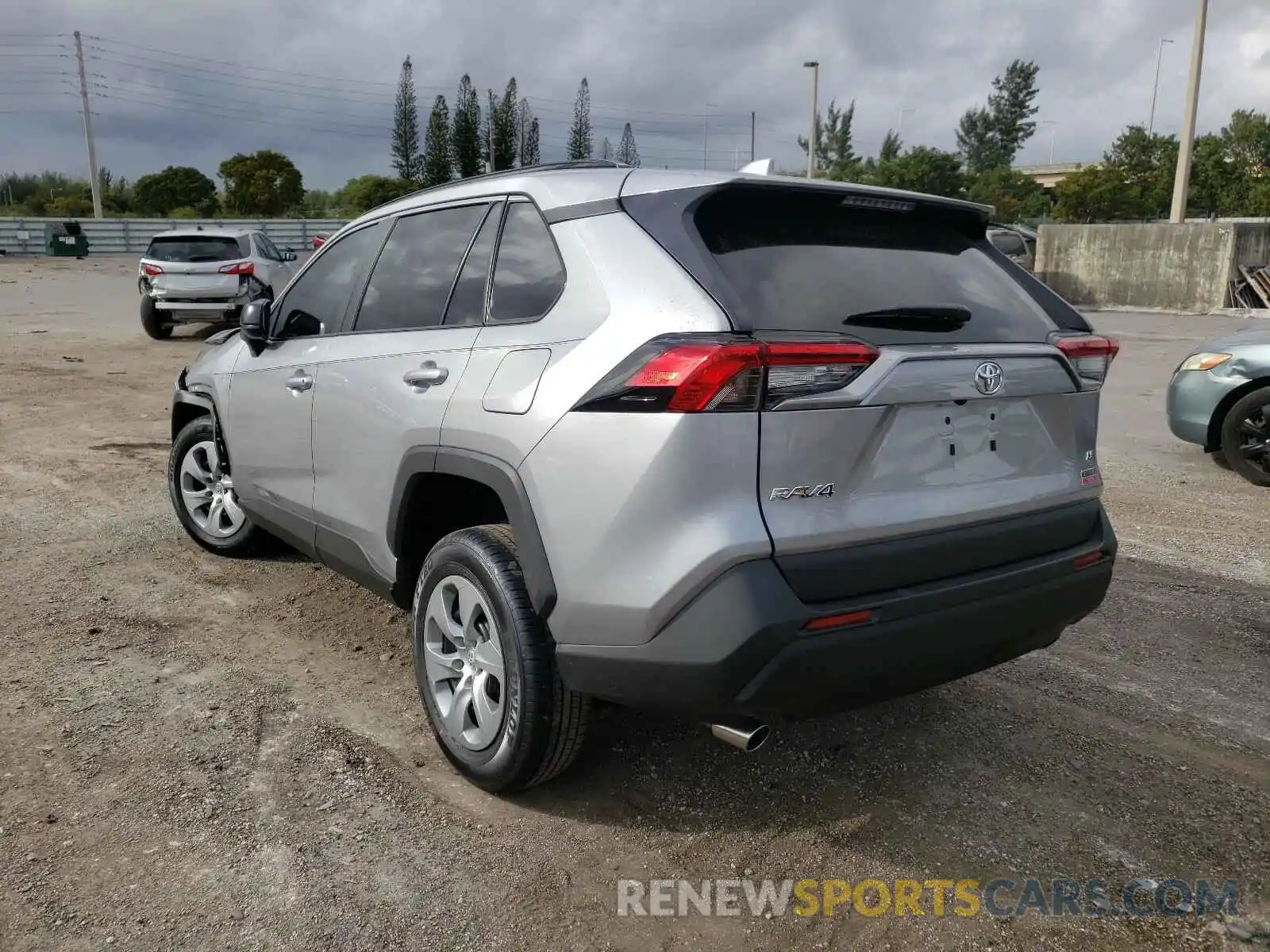 3 Photograph of a damaged car 2T3H1RFV2MC101518 TOYOTA RAV4 2021