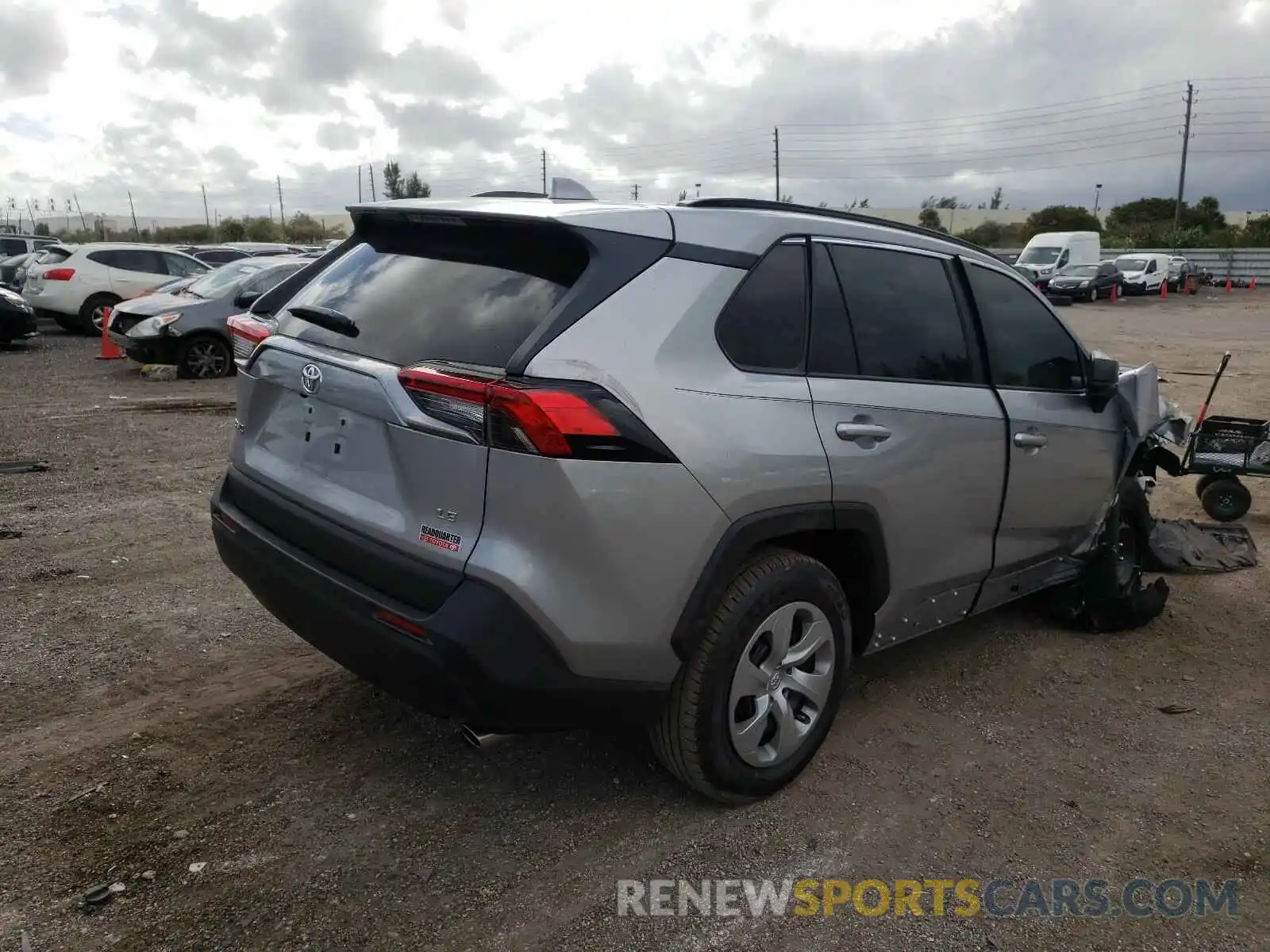 4 Photograph of a damaged car 2T3H1RFV2MC101518 TOYOTA RAV4 2021