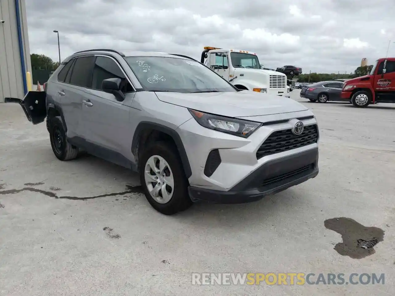 1 Photograph of a damaged car 2T3H1RFV2MC105181 TOYOTA RAV4 2021