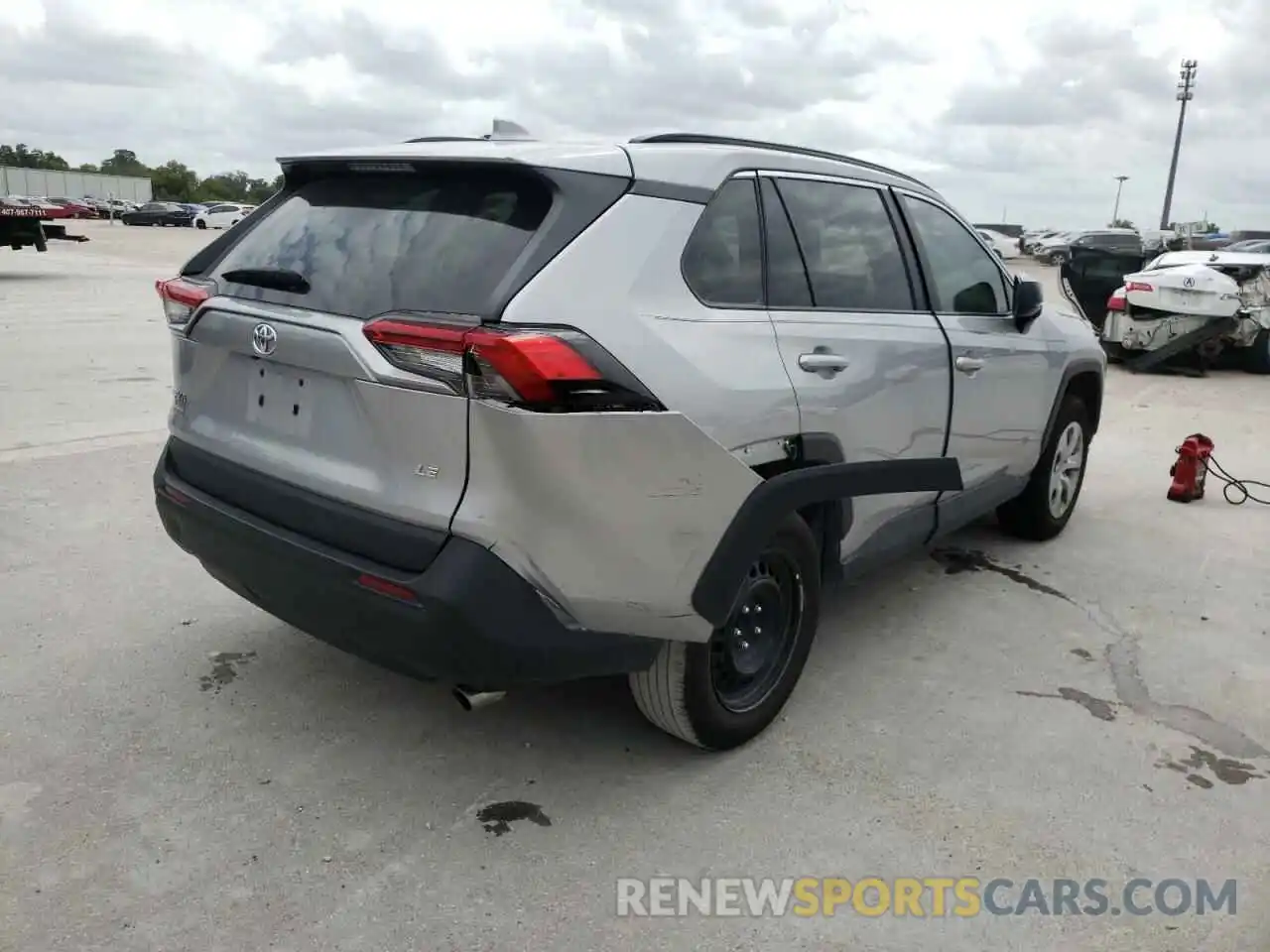 4 Photograph of a damaged car 2T3H1RFV2MC105181 TOYOTA RAV4 2021