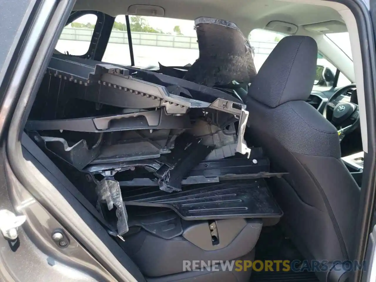 6 Photograph of a damaged car 2T3H1RFV2MC110025 TOYOTA RAV4 2021