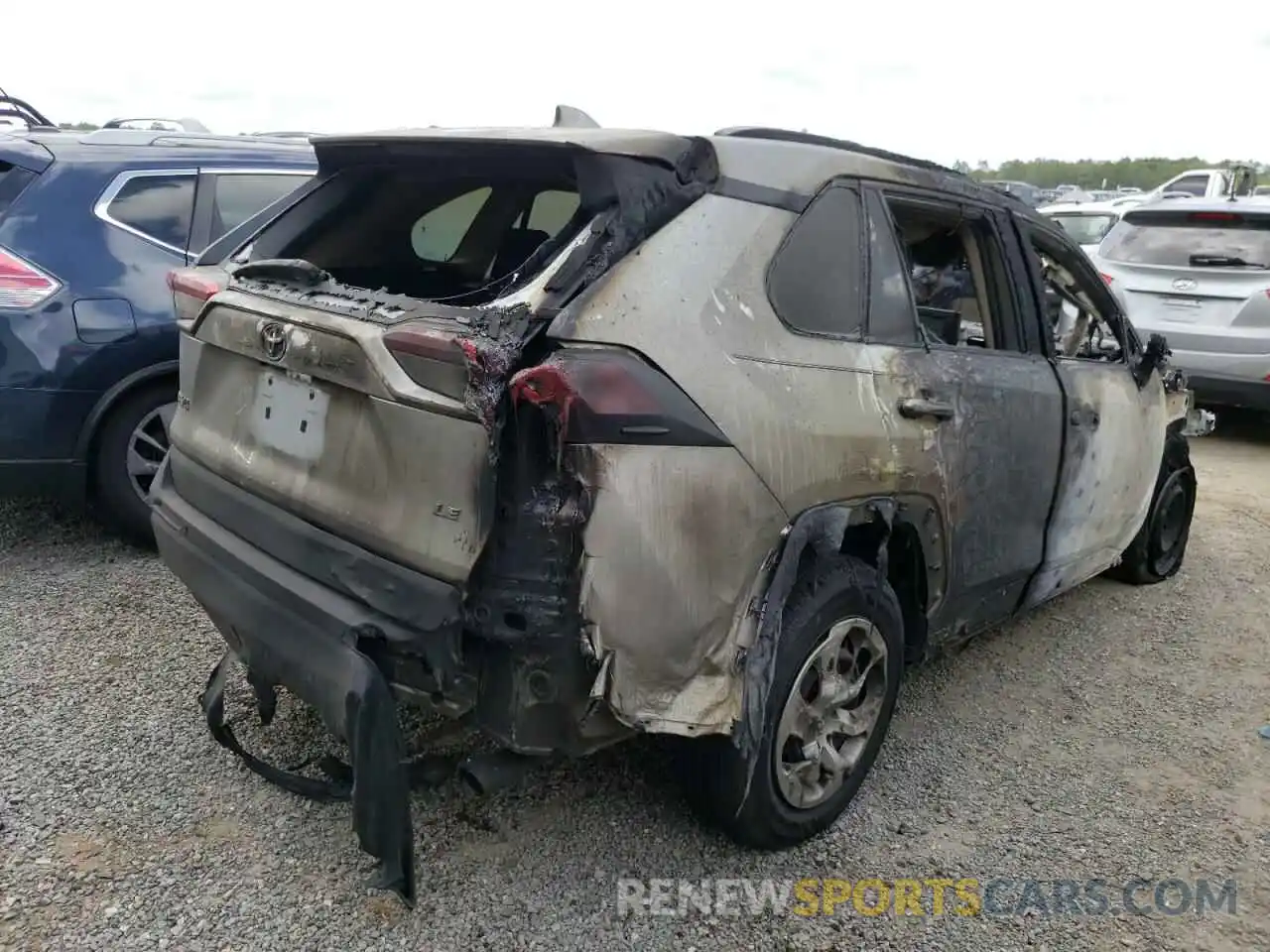 4 Photograph of a damaged car 2T3H1RFV2MC113216 TOYOTA RAV4 2021