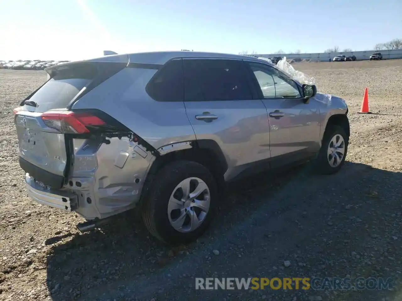 4 Photograph of a damaged car 2T3H1RFV2MC117234 TOYOTA RAV4 2021