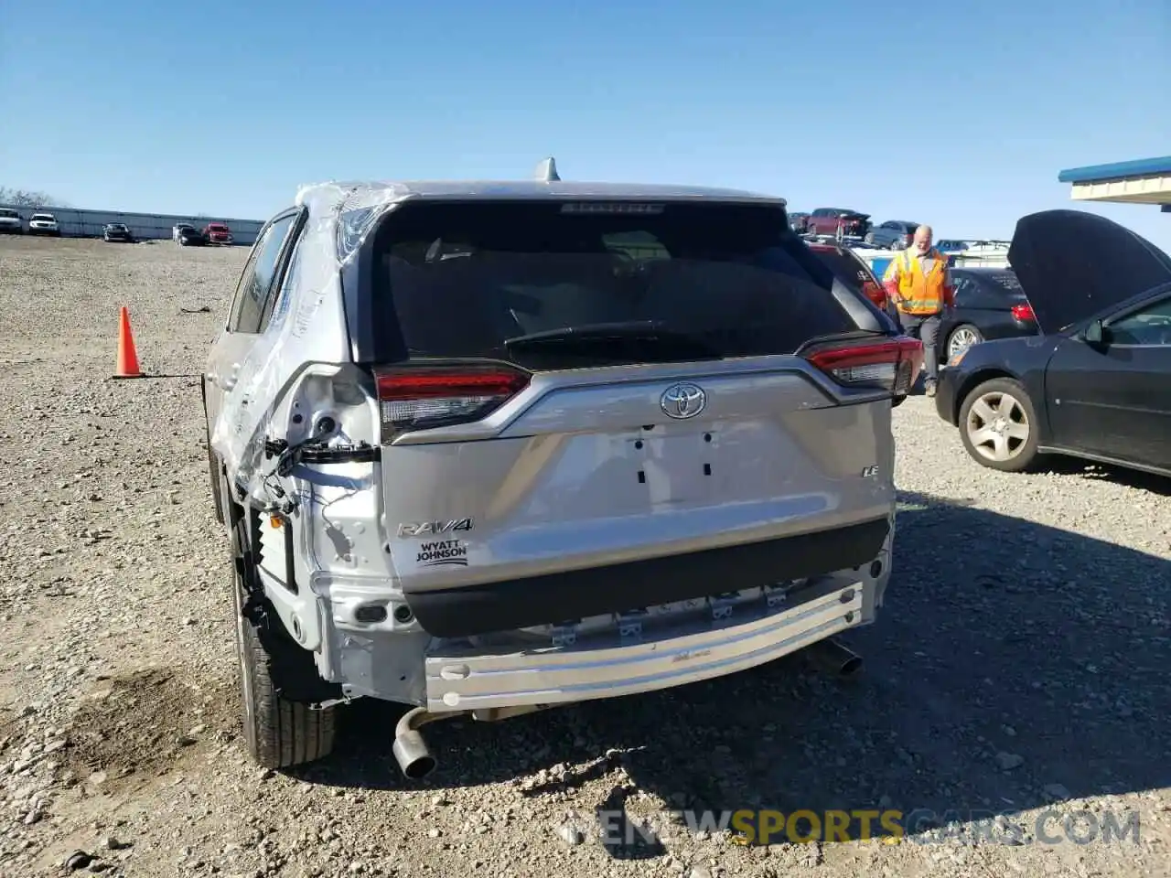 9 Photograph of a damaged car 2T3H1RFV2MC117234 TOYOTA RAV4 2021