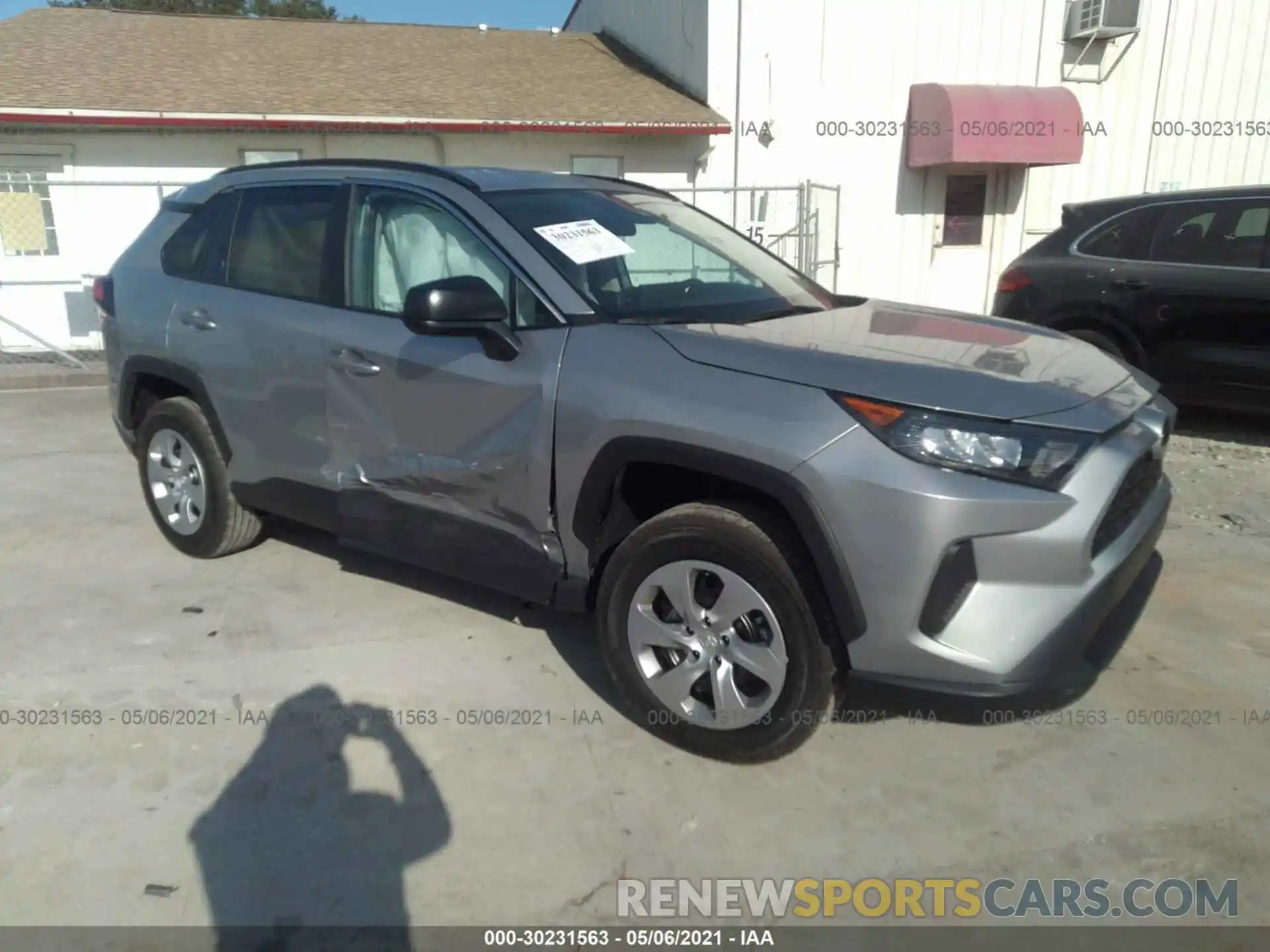 1 Photograph of a damaged car 2T3H1RFV2MC131246 TOYOTA RAV4 2021