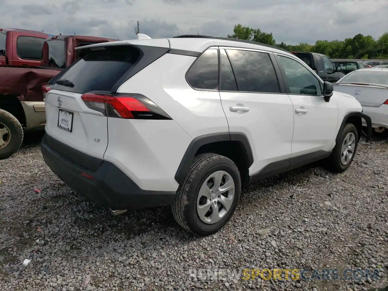 4 Photograph of a damaged car 2T3H1RFV2MC134809 TOYOTA RAV4 2021