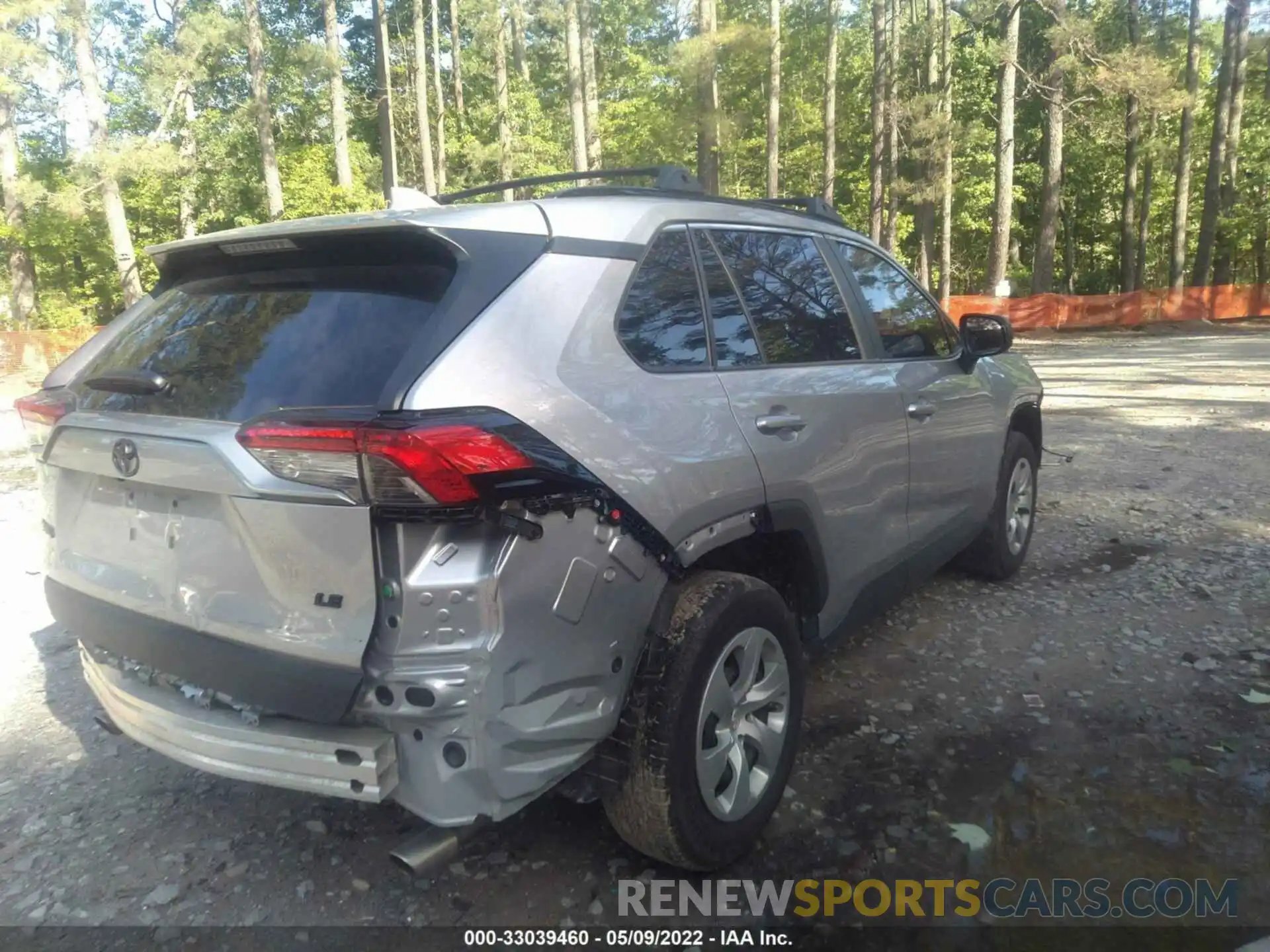 4 Photograph of a damaged car 2T3H1RFV2MC151660 TOYOTA RAV4 2021