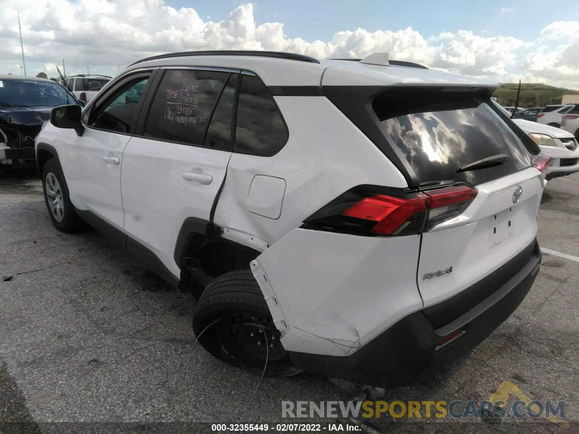 3 Фотография поврежденного автомобиля 2T3H1RFV2MC153246 TOYOTA RAV4 2021