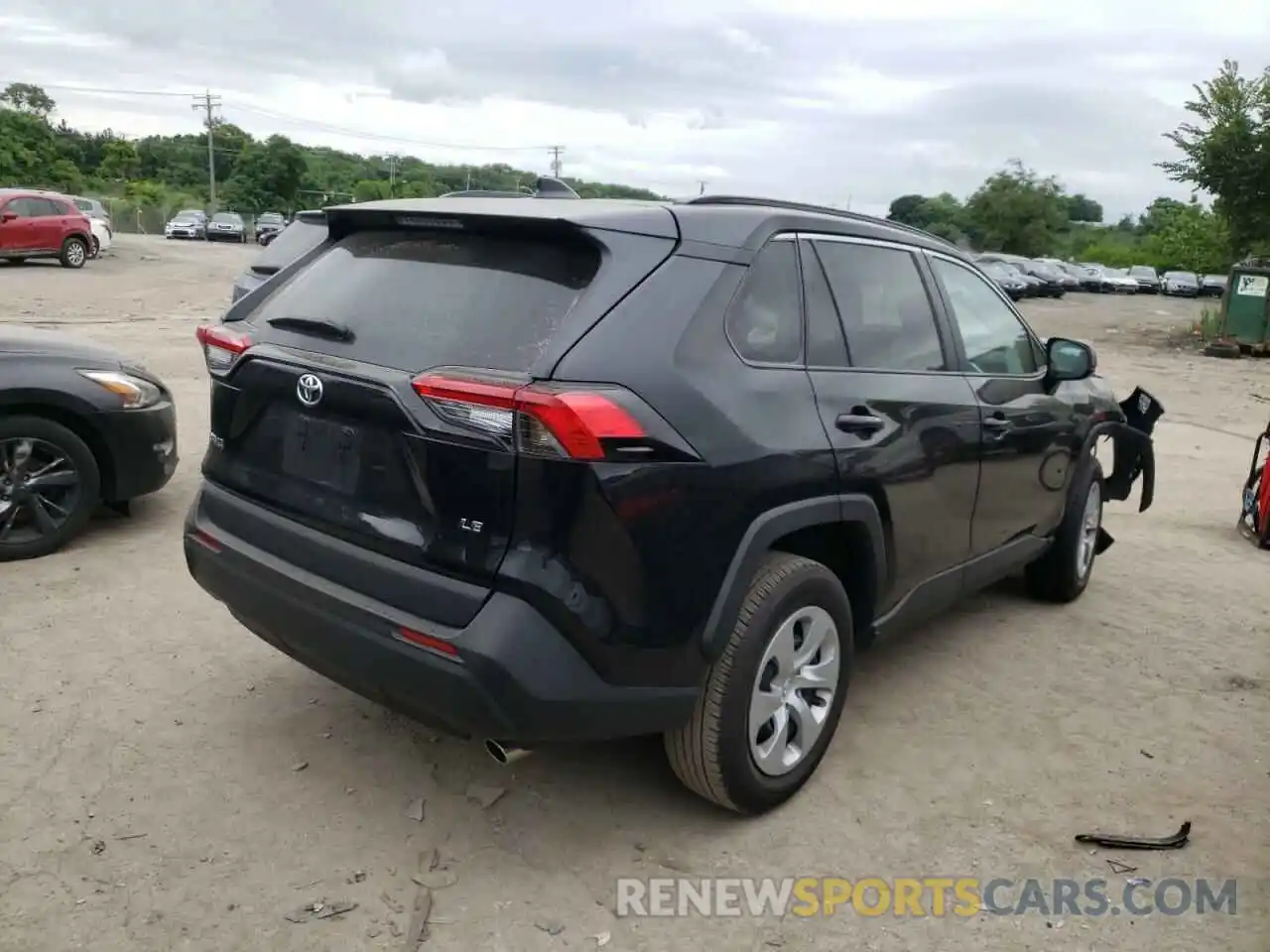 4 Photograph of a damaged car 2T3H1RFV2MC156177 TOYOTA RAV4 2021