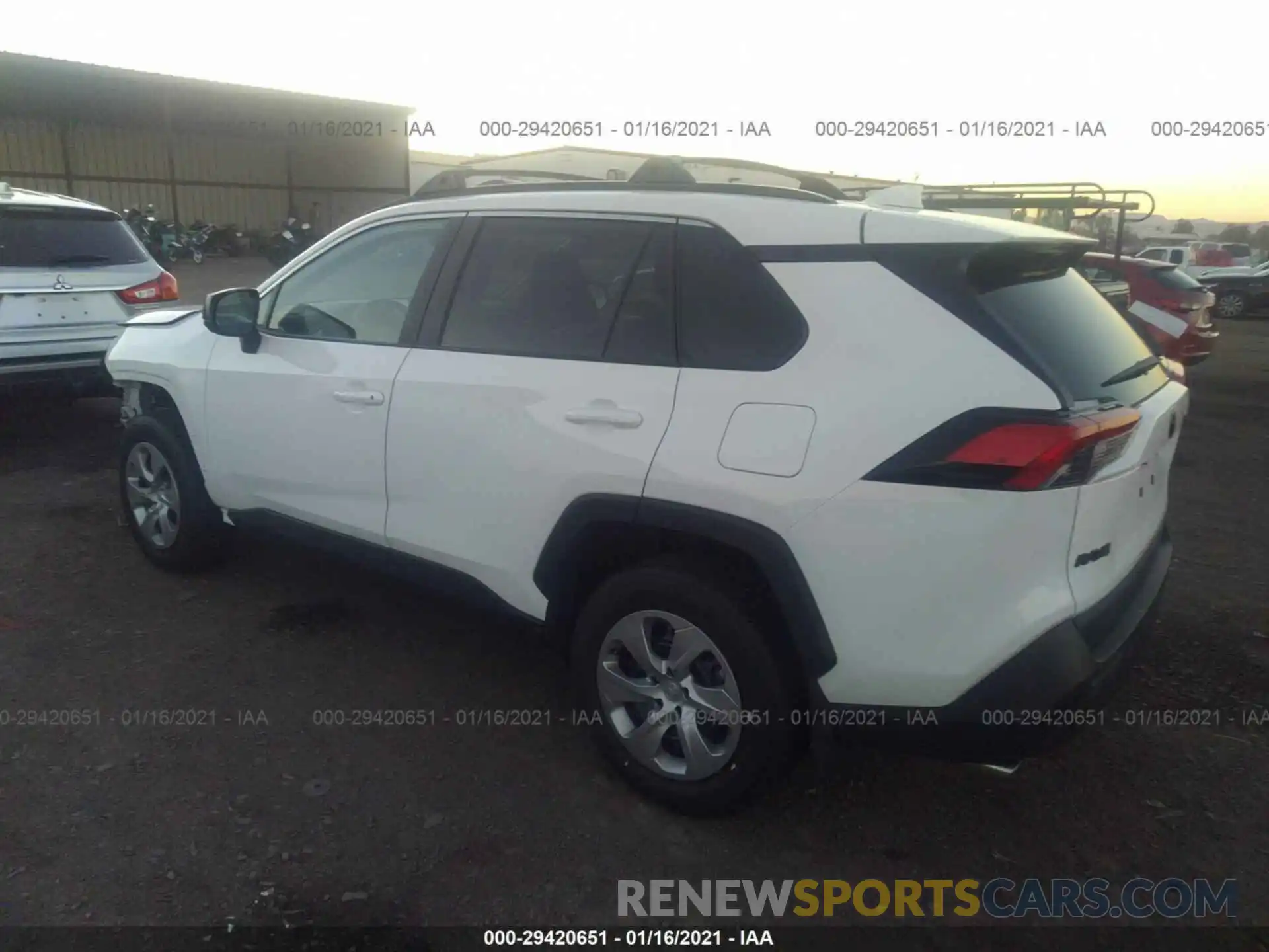 3 Фотография поврежденного автомобиля 2T3H1RFV2MW109536 TOYOTA RAV4 2021