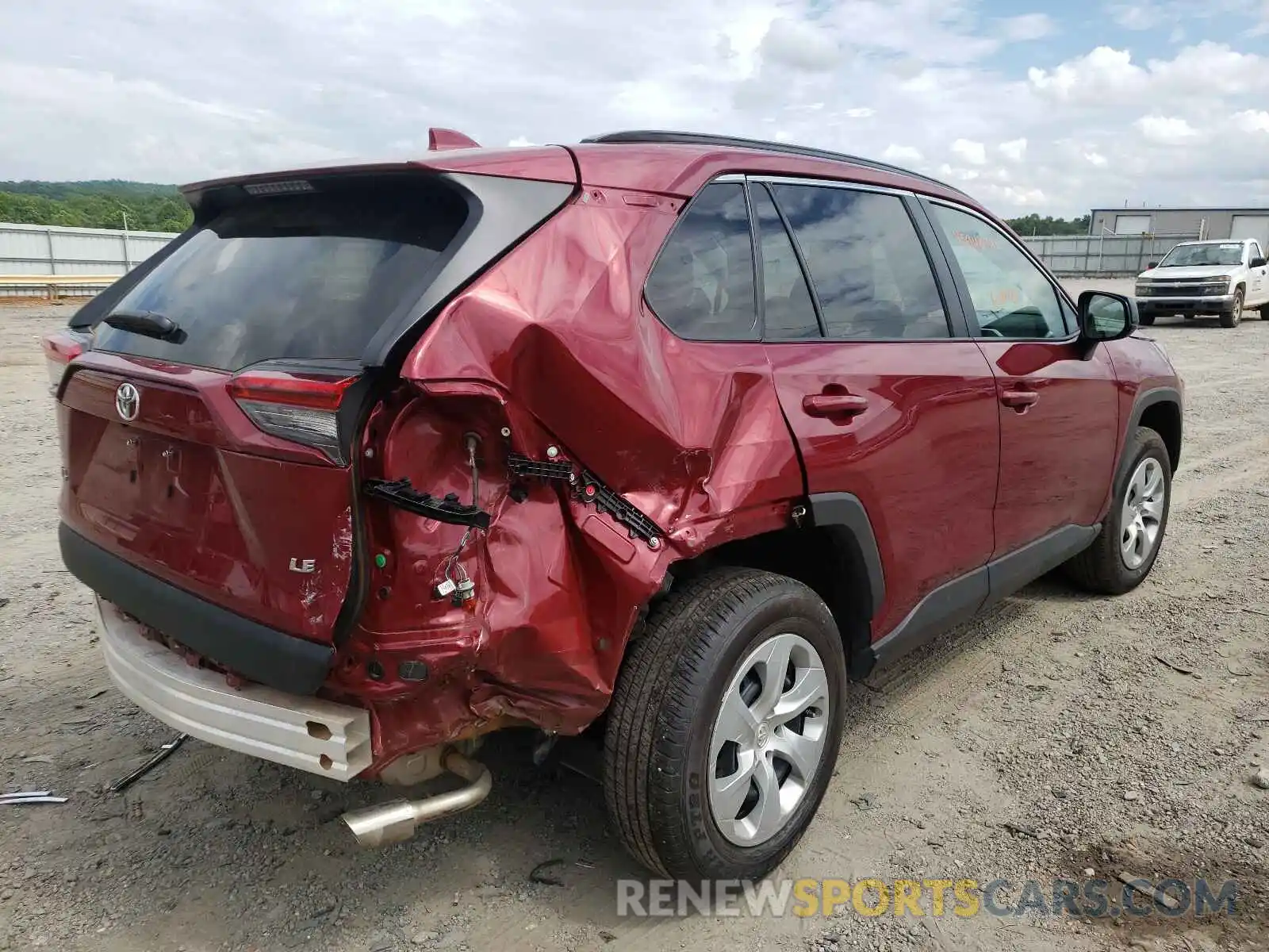 4 Photograph of a damaged car 2T3H1RFV2MW114865 TOYOTA RAV4 2021