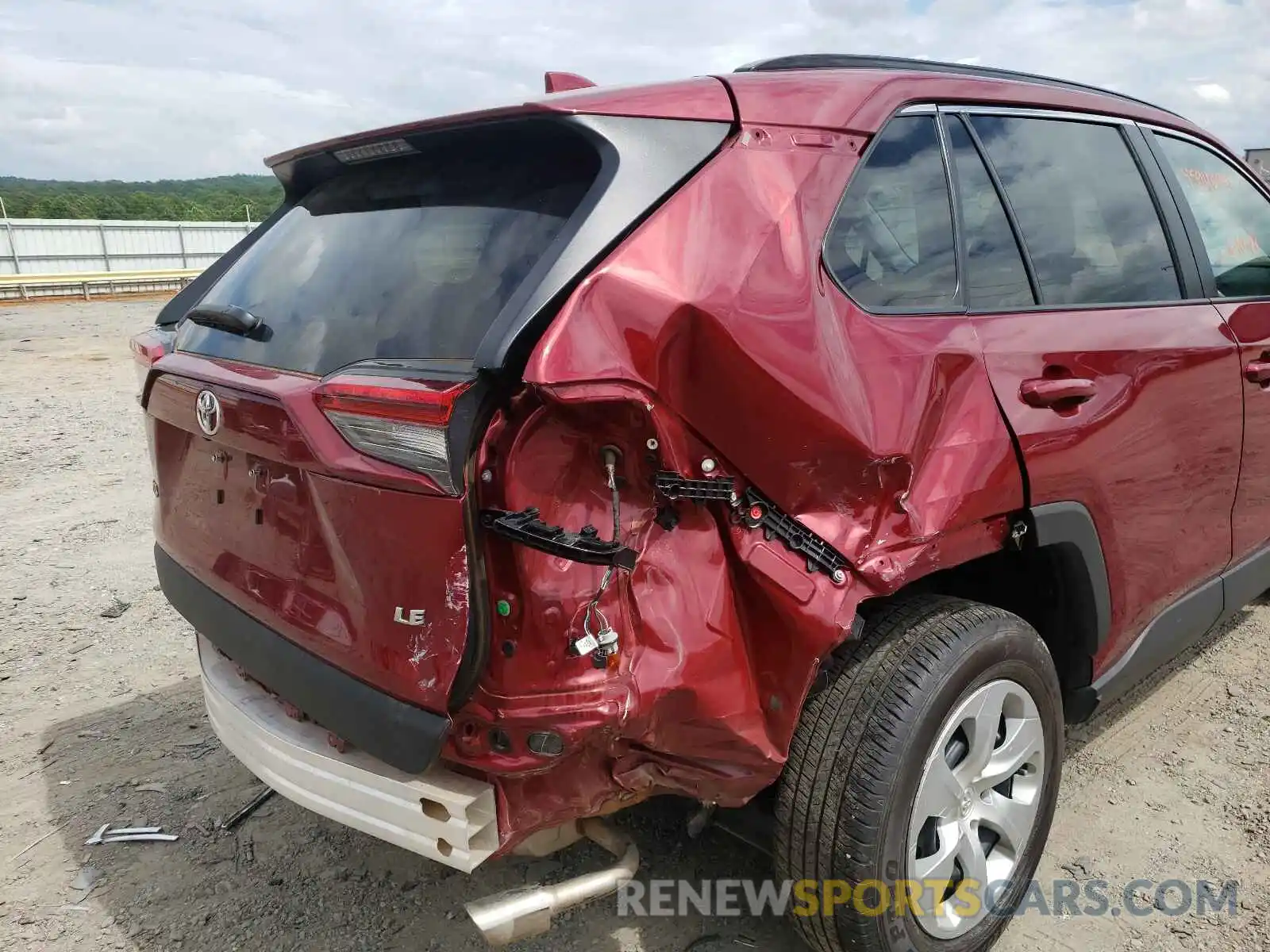 9 Photograph of a damaged car 2T3H1RFV2MW114865 TOYOTA RAV4 2021