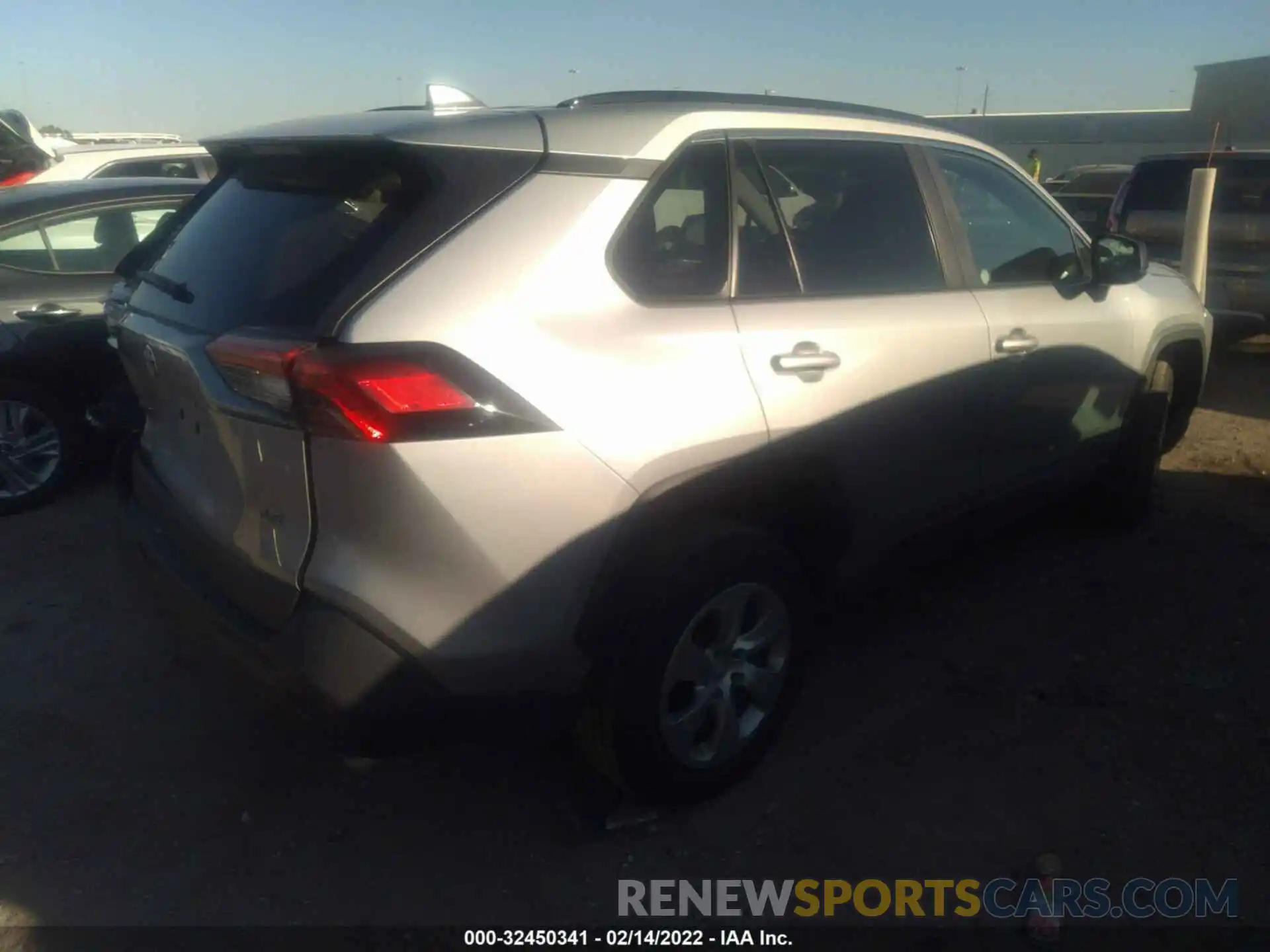 4 Фотография поврежденного автомобиля 2T3H1RFV2MW137062 TOYOTA RAV4 2021