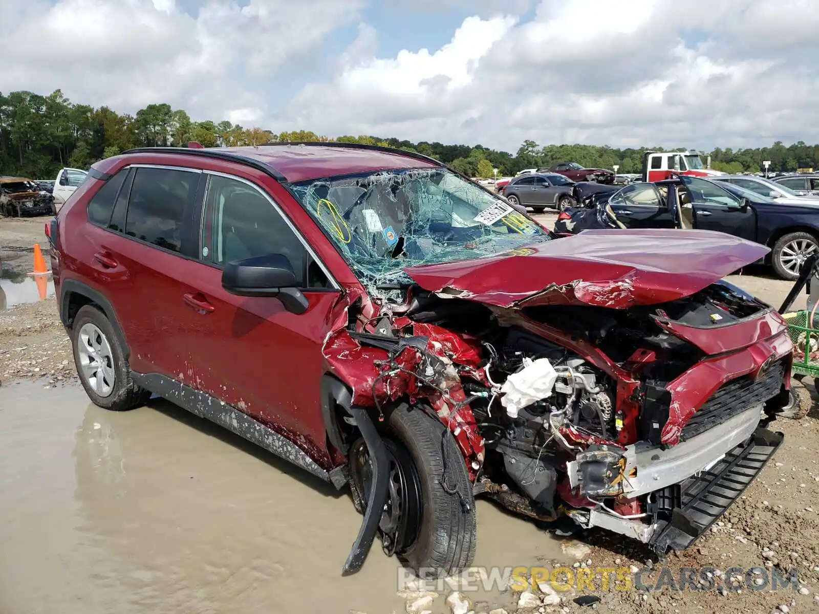 1 Photograph of a damaged car 2T3H1RFV2MW137076 TOYOTA RAV4 2021