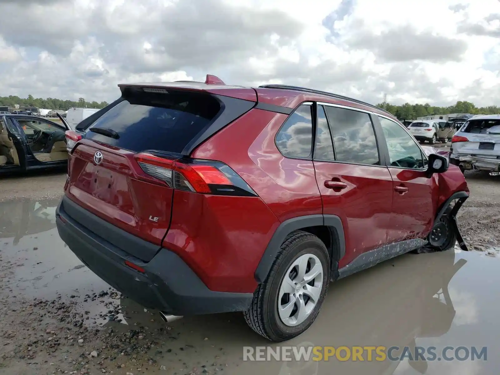 4 Photograph of a damaged car 2T3H1RFV2MW137076 TOYOTA RAV4 2021