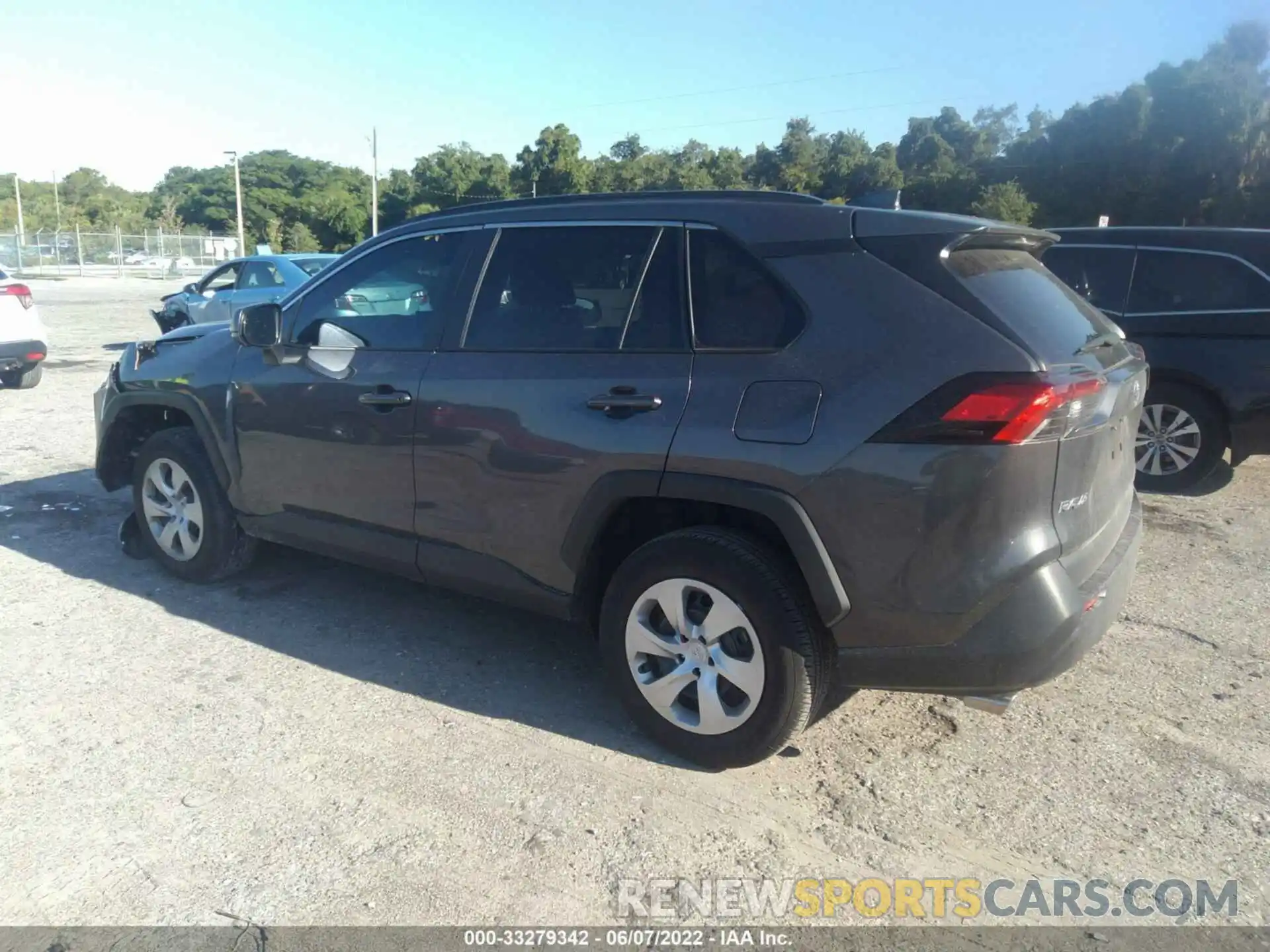 3 Photograph of a damaged car 2T3H1RFV2MW138213 TOYOTA RAV4 2021