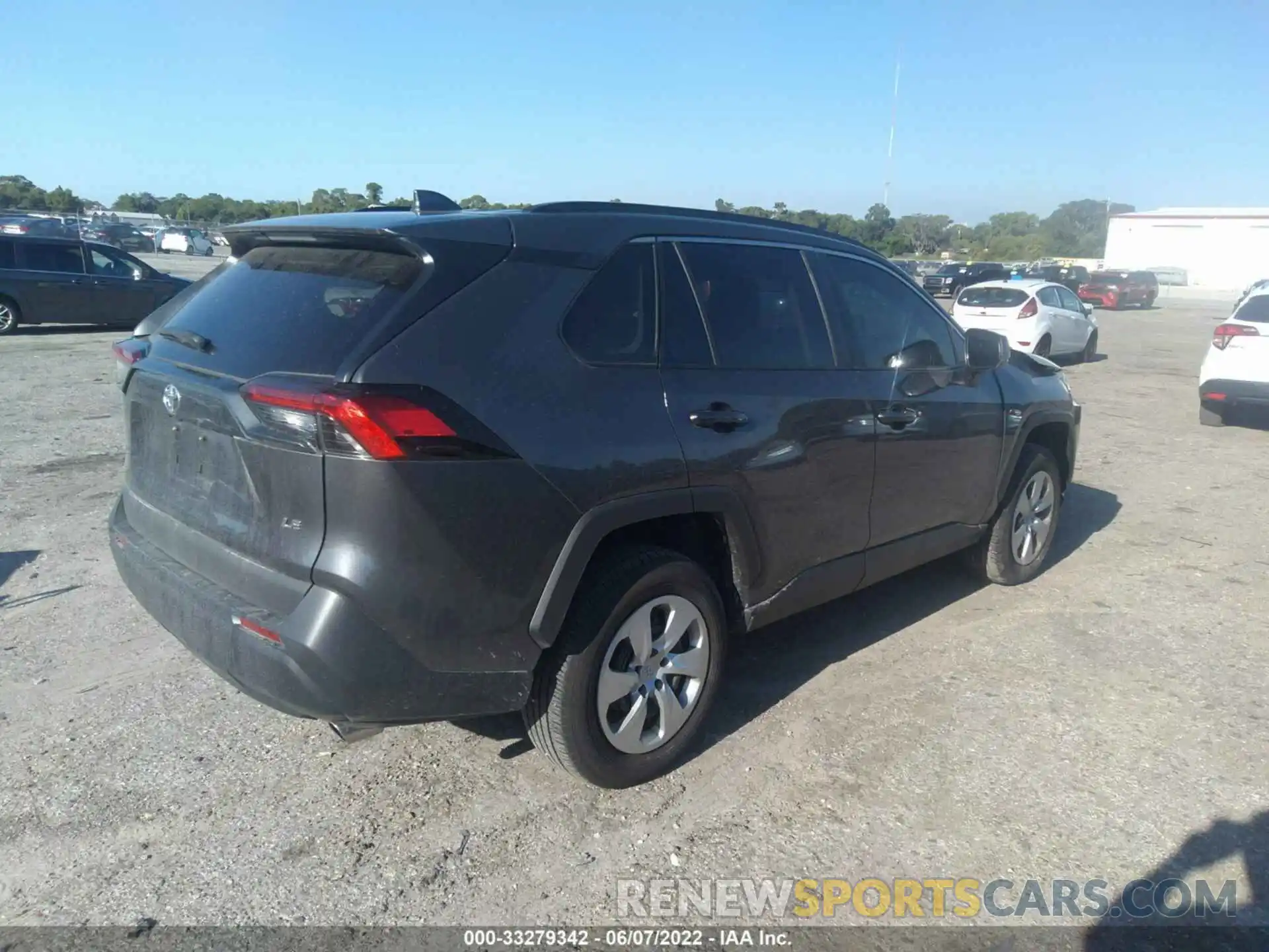 4 Photograph of a damaged car 2T3H1RFV2MW138213 TOYOTA RAV4 2021