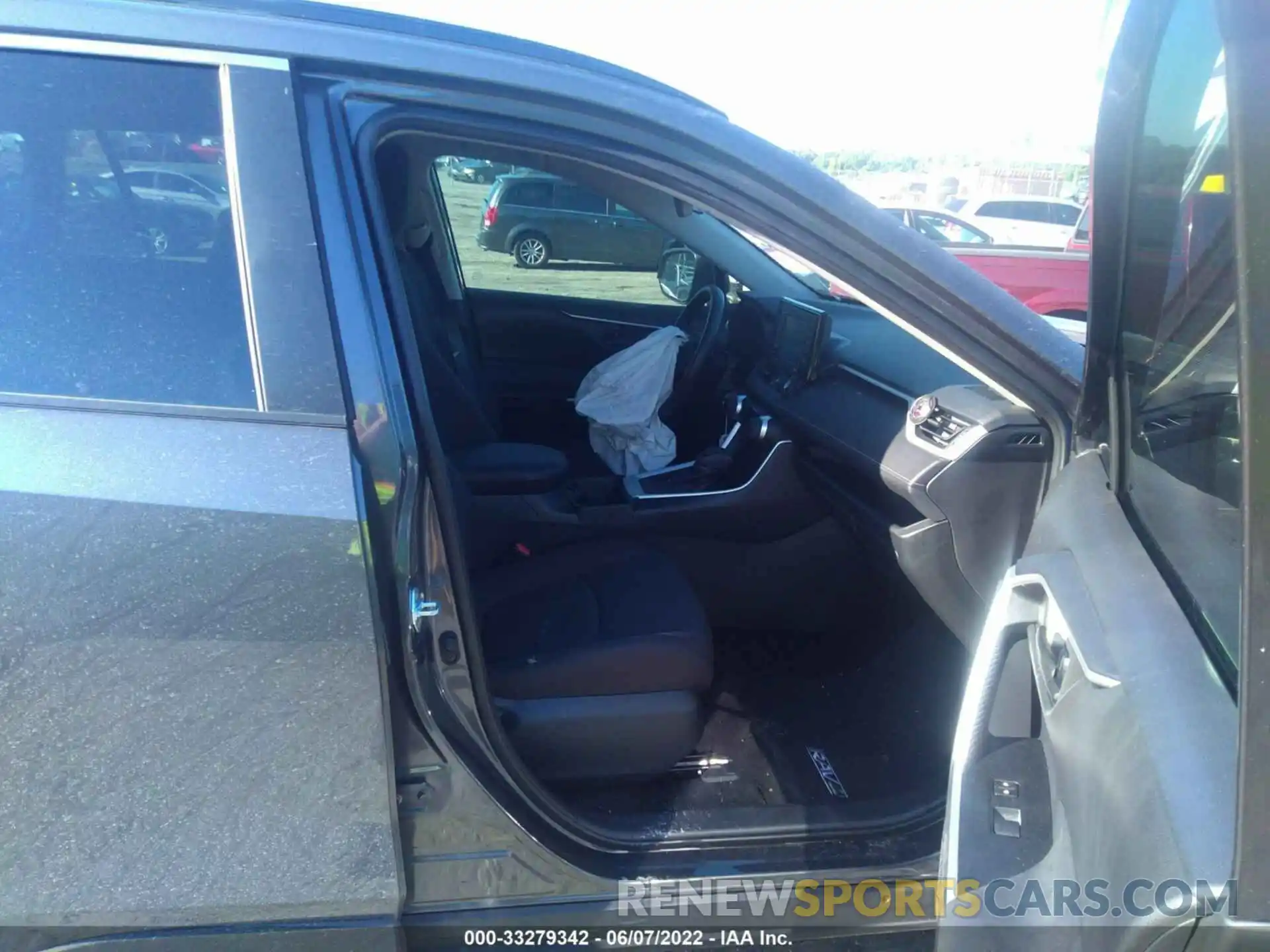 5 Photograph of a damaged car 2T3H1RFV2MW138213 TOYOTA RAV4 2021