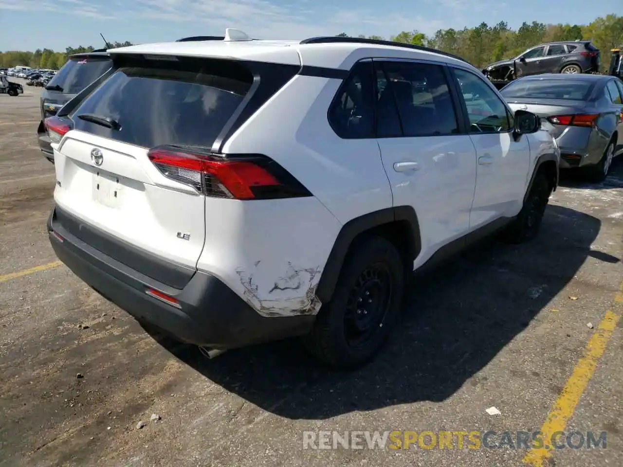 4 Photograph of a damaged car 2T3H1RFV2MW142360 TOYOTA RAV4 2021