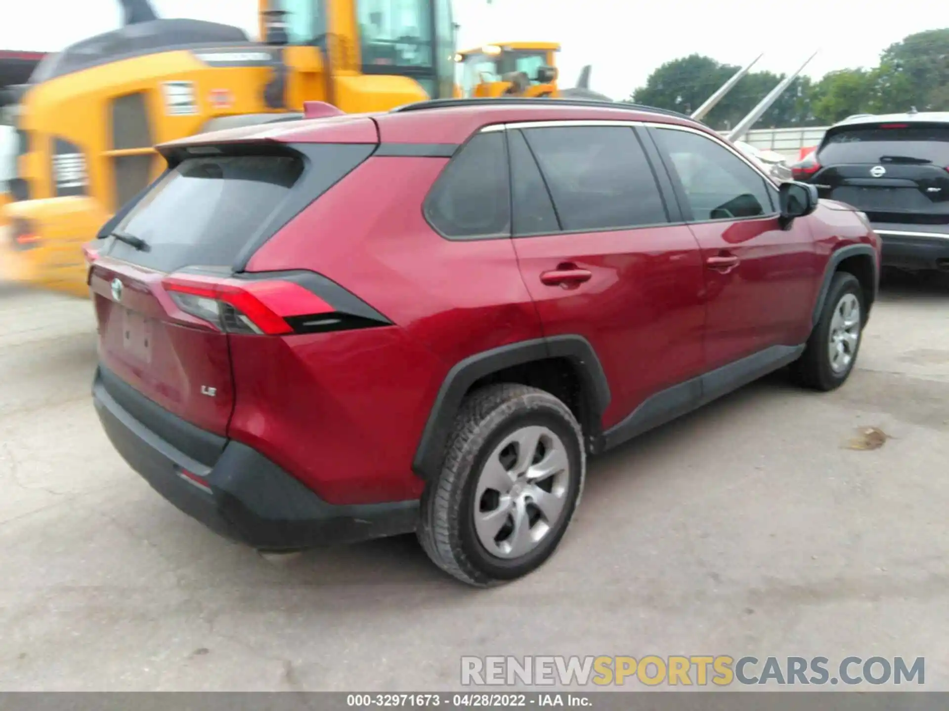 4 Photograph of a damaged car 2T3H1RFV2MW146005 TOYOTA RAV4 2021