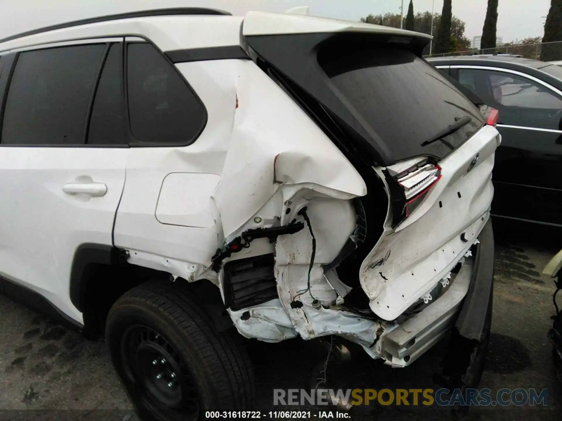 6 Photograph of a damaged car 2T3H1RFV2MW146179 TOYOTA RAV4 2021