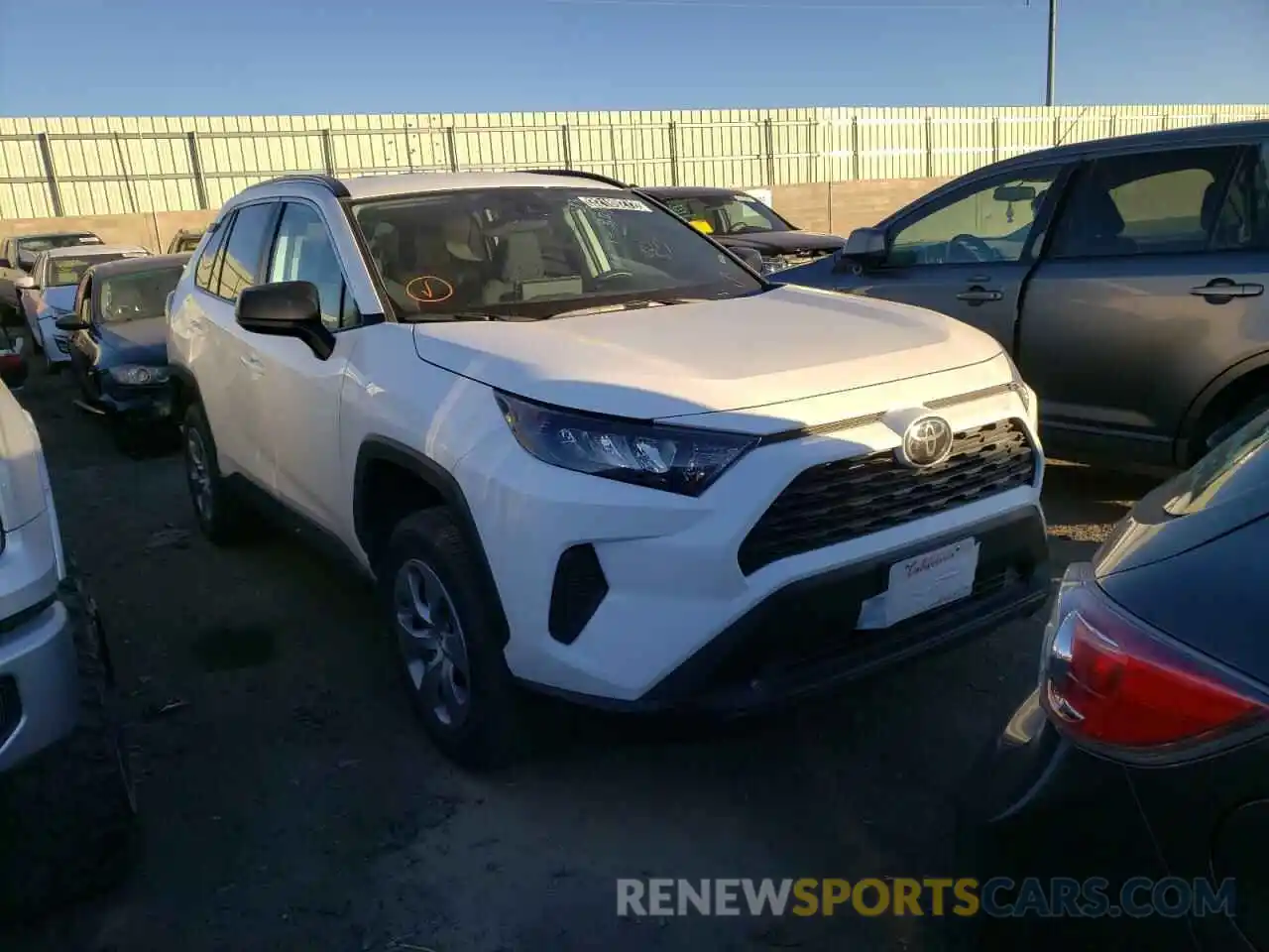 1 Photograph of a damaged car 2T3H1RFV2MW149843 TOYOTA RAV4 2021