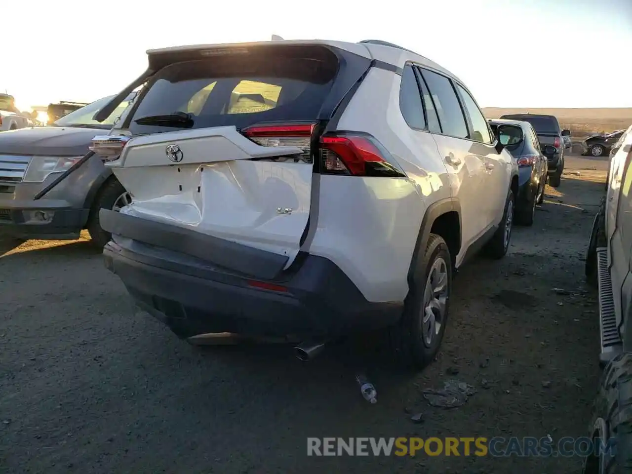 4 Photograph of a damaged car 2T3H1RFV2MW149843 TOYOTA RAV4 2021