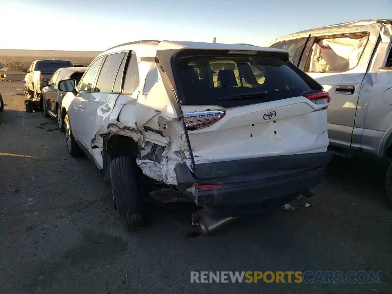 9 Photograph of a damaged car 2T3H1RFV2MW149843 TOYOTA RAV4 2021