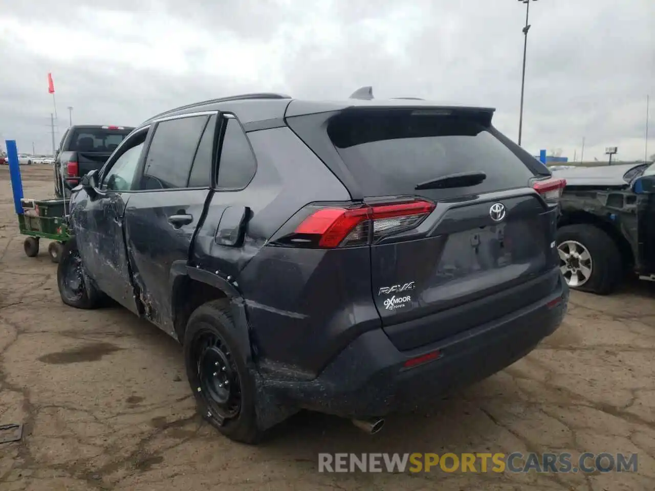 3 Photograph of a damaged car 2T3H1RFV3MC094143 TOYOTA RAV4 2021