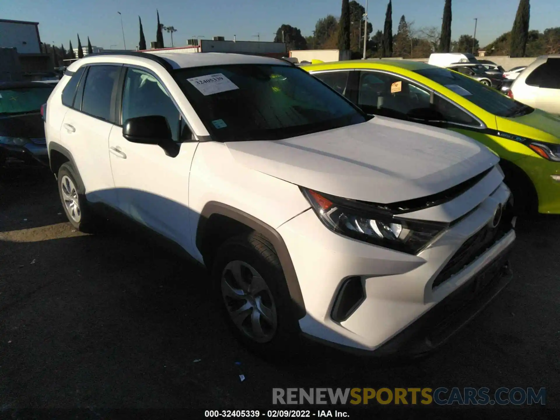 1 Photograph of a damaged car 2T3H1RFV3MC110907 TOYOTA RAV4 2021