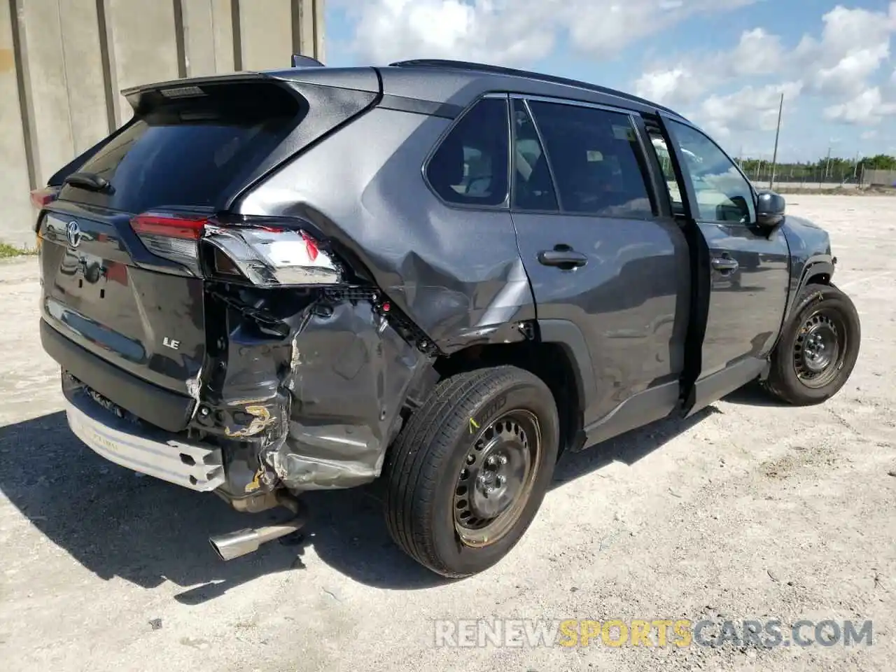 4 Photograph of a damaged car 2T3H1RFV3MC126220 TOYOTA RAV4 2021