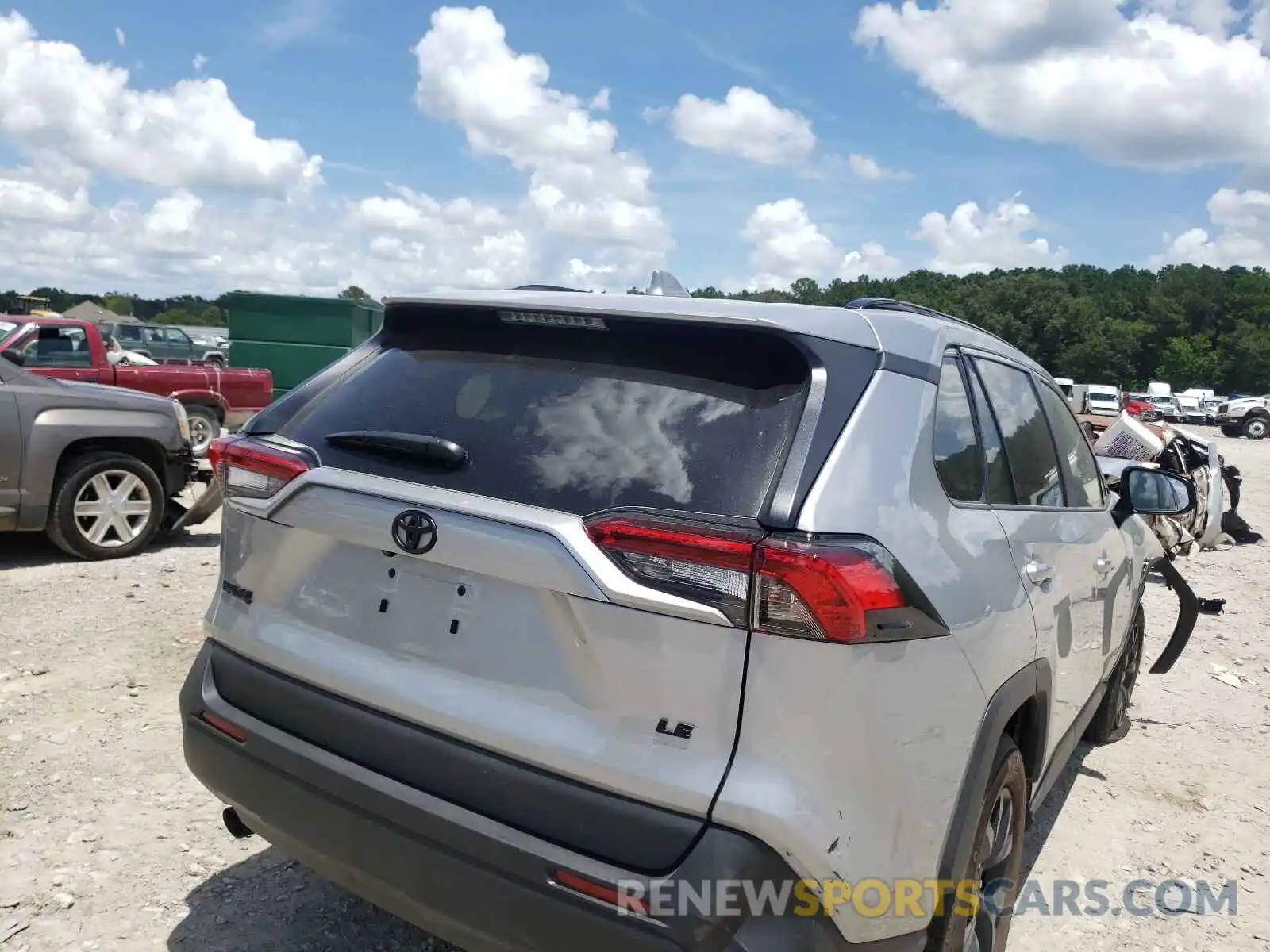 4 Photograph of a damaged car 2T3H1RFV3MC136939 TOYOTA RAV4 2021