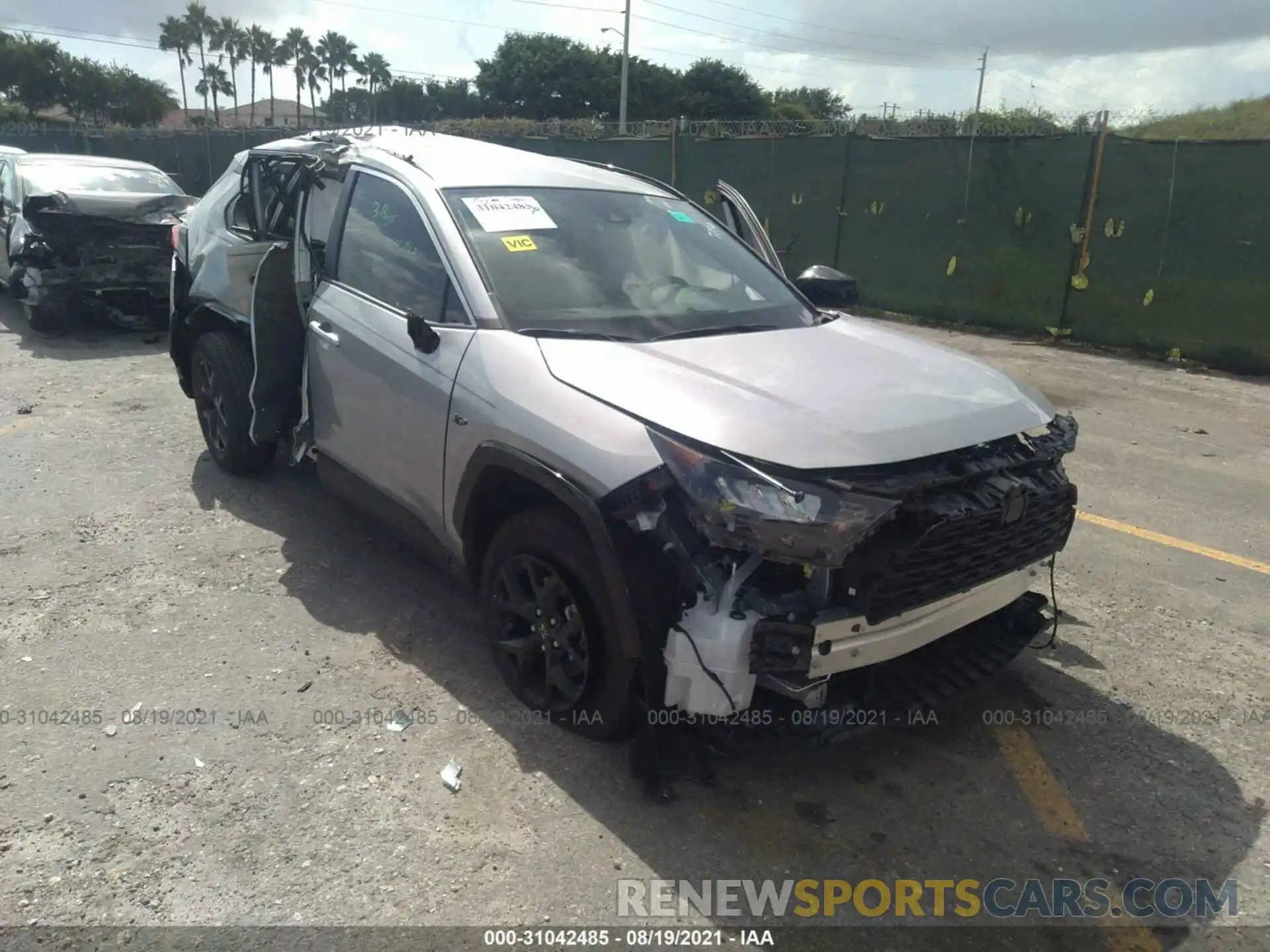 1 Photograph of a damaged car 2T3H1RFV3MC147830 TOYOTA RAV4 2021