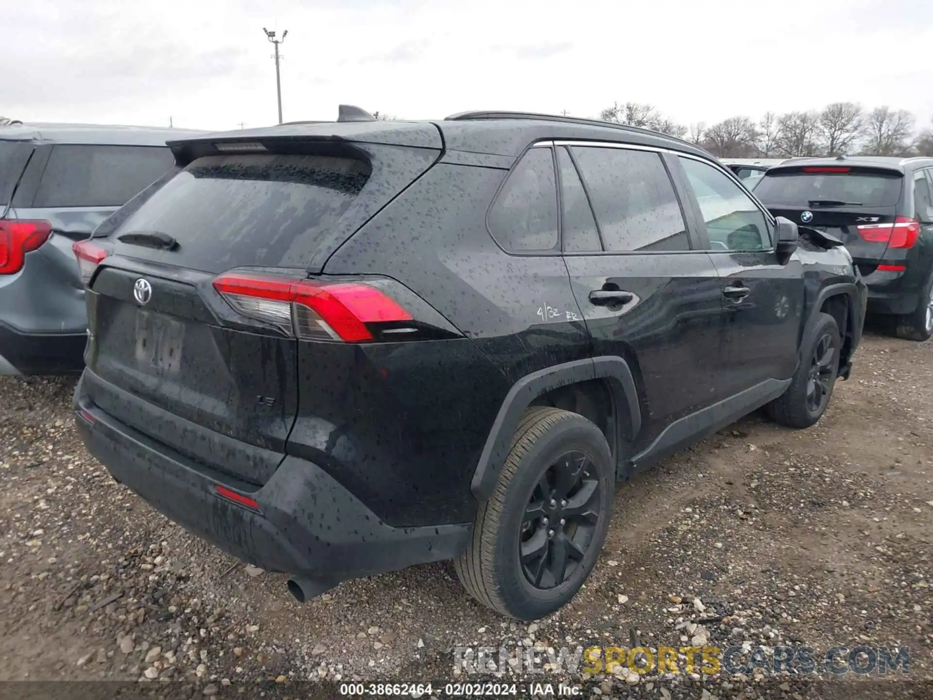 4 Photograph of a damaged car 2T3H1RFV3MC167057 TOYOTA RAV4 2021