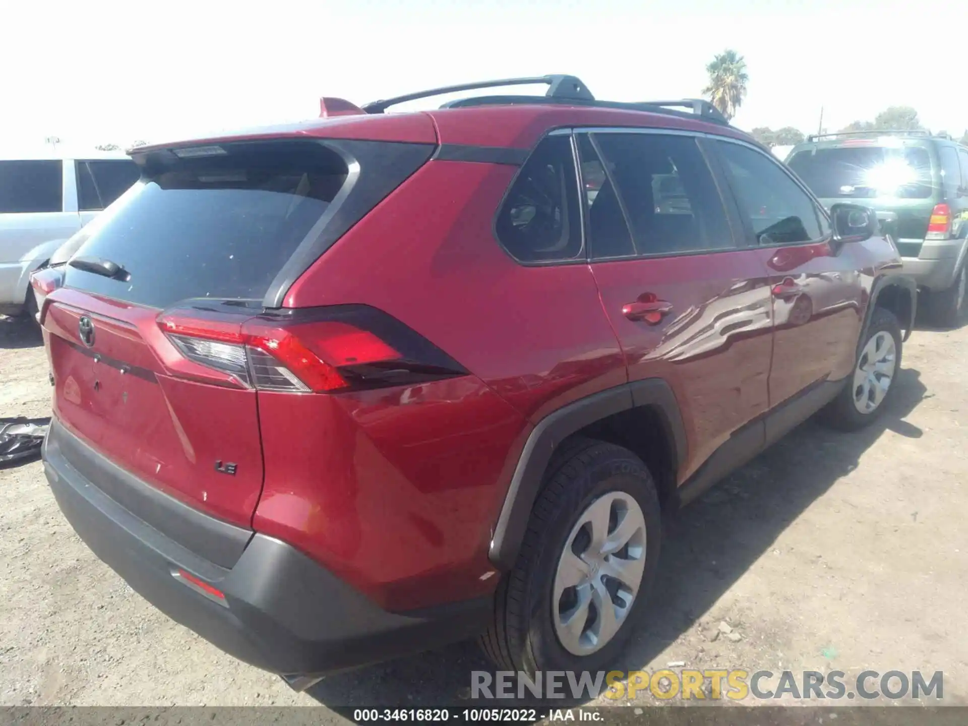 4 Photograph of a damaged car 2T3H1RFV3MW110811 TOYOTA RAV4 2021