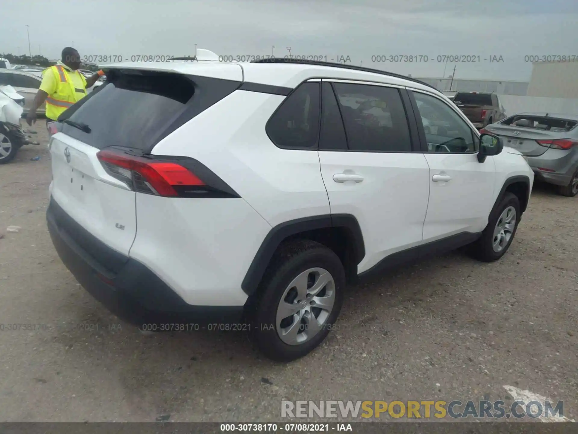 4 Photograph of a damaged car 2T3H1RFV3MW130654 TOYOTA RAV4 2021