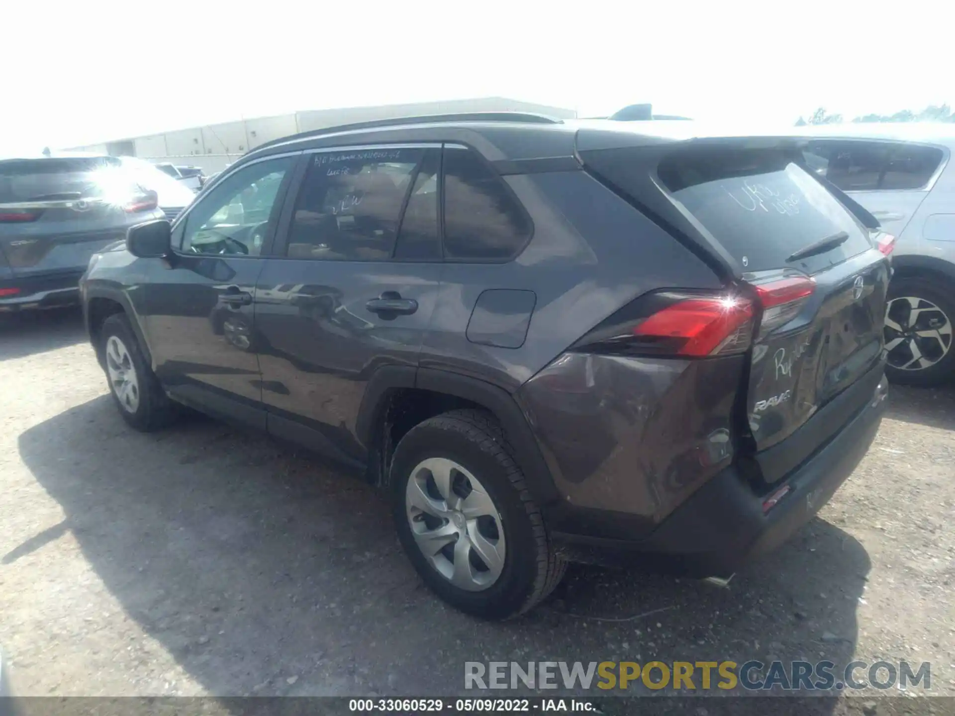 3 Photograph of a damaged car 2T3H1RFV3MW136308 TOYOTA RAV4 2021